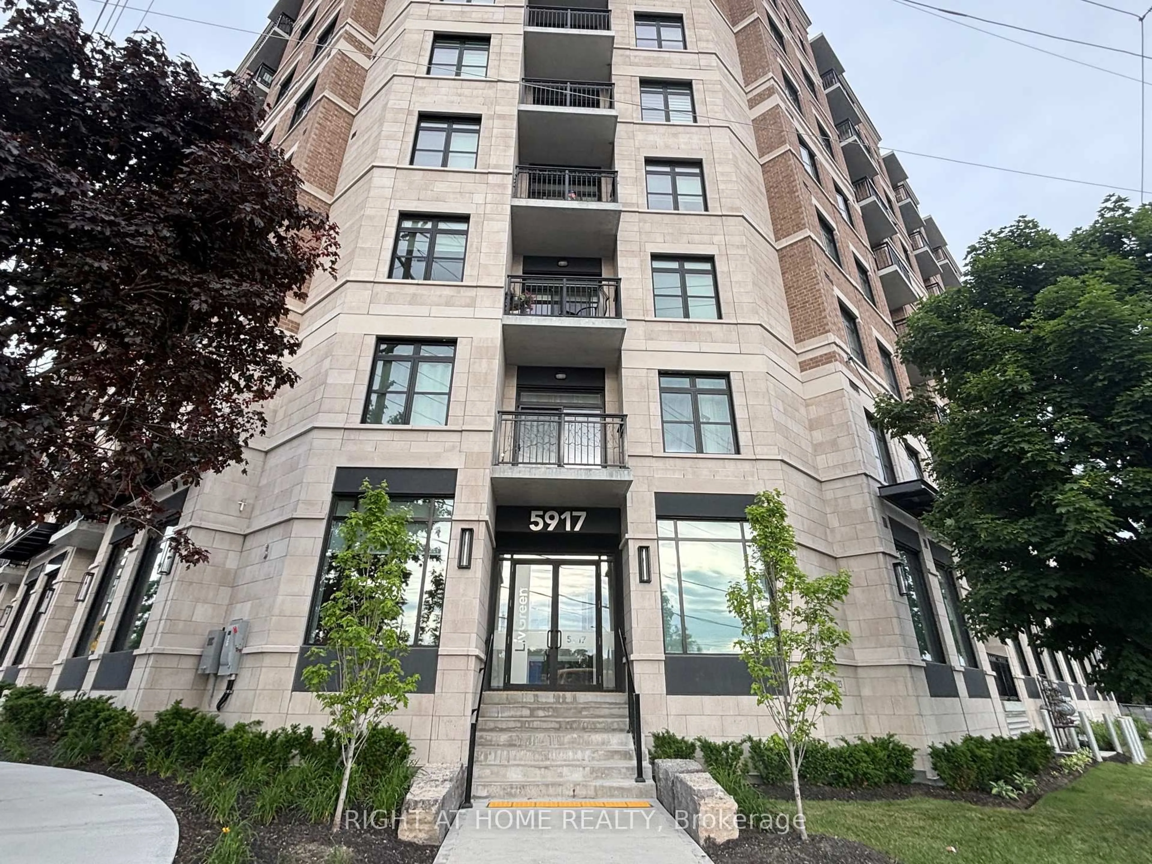 Indoor foyer for 5917 Main St #407, Whitchurch-Stouffville Ontario L4A 5G4