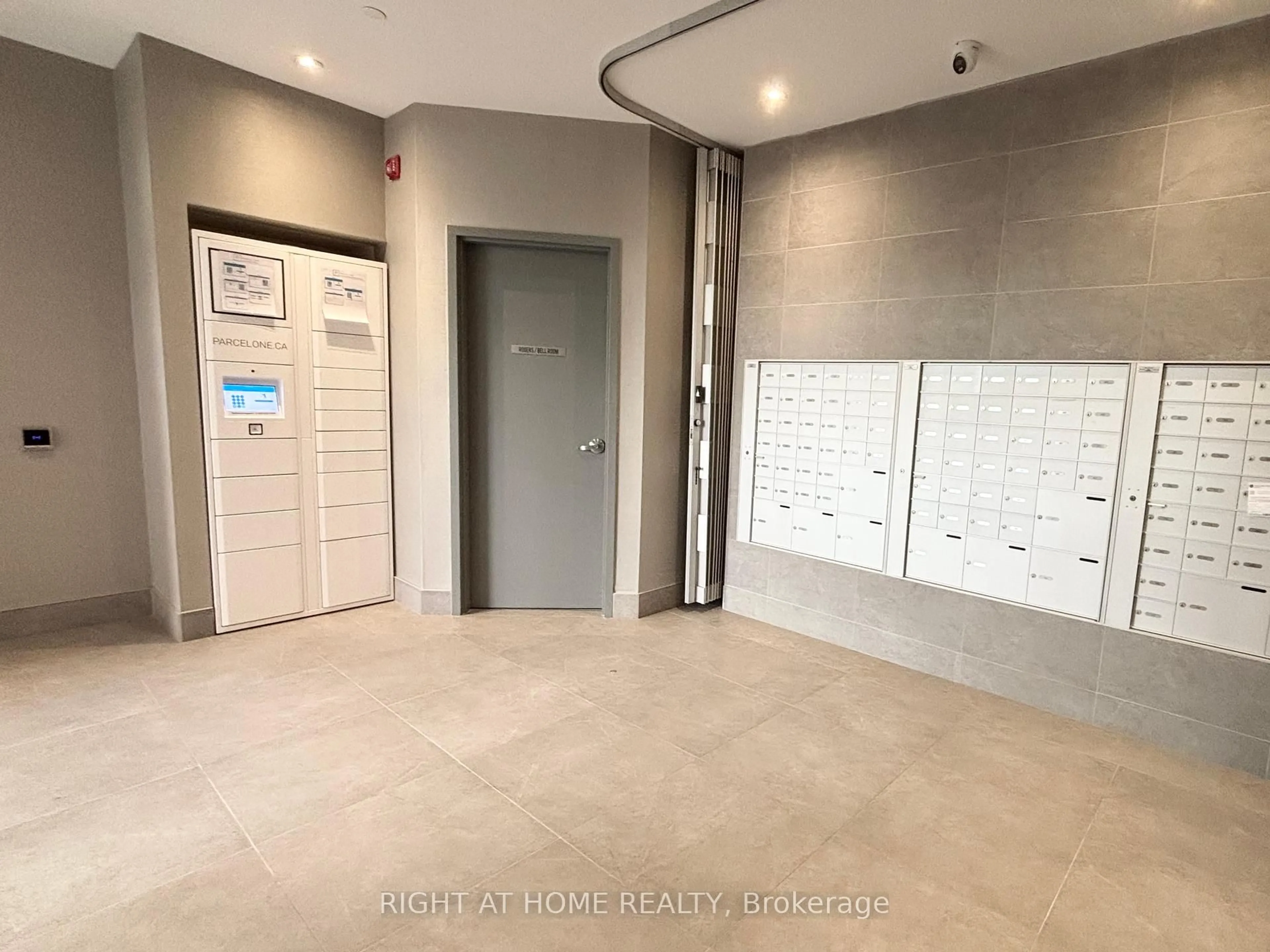 Indoor foyer for 5917 Main St #407, Whitchurch-Stouffville Ontario L4A 5G4