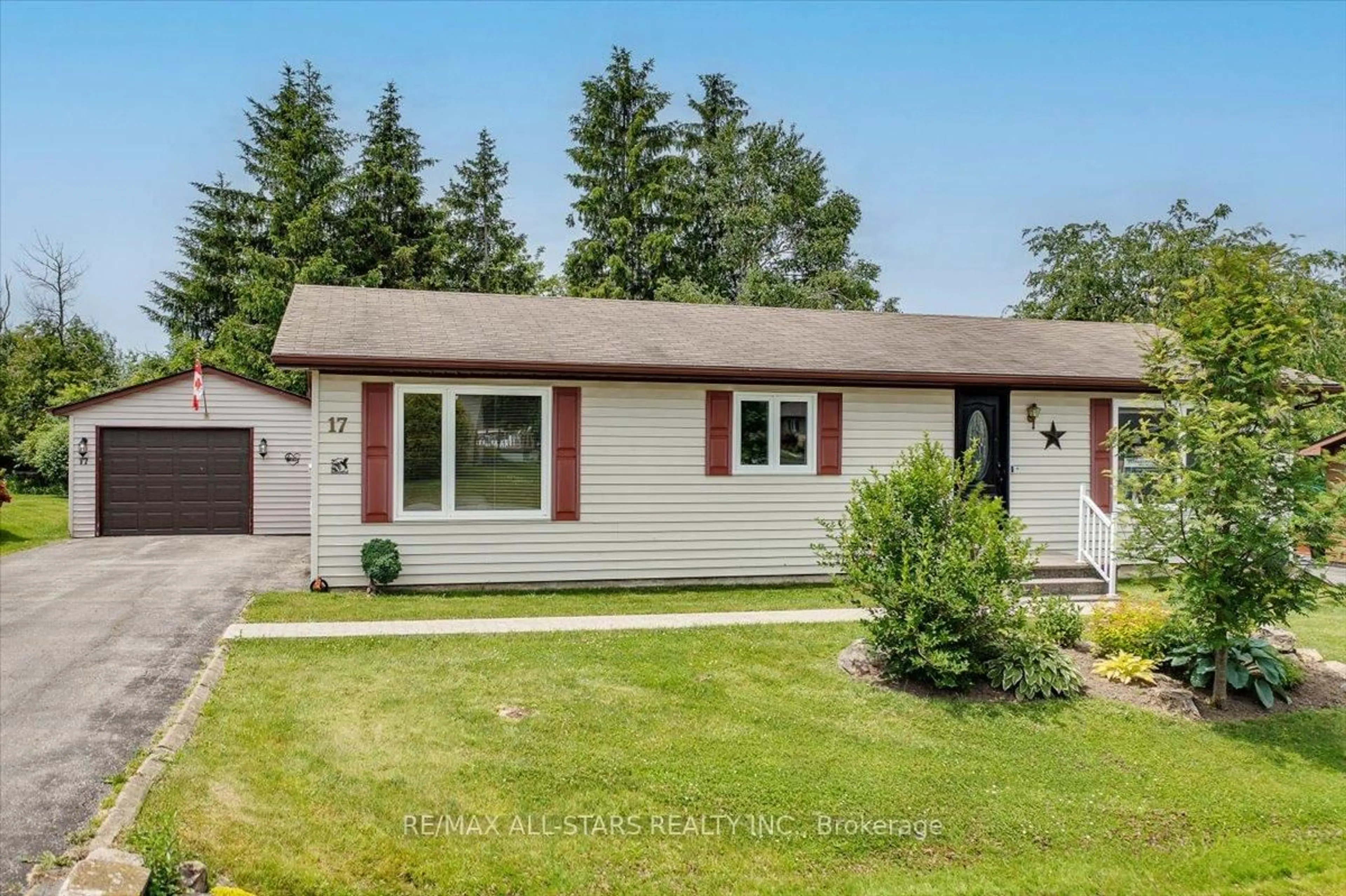 Home with vinyl exterior material, street for 17 Juno Cres, Georgina Ontario L0E 1R0