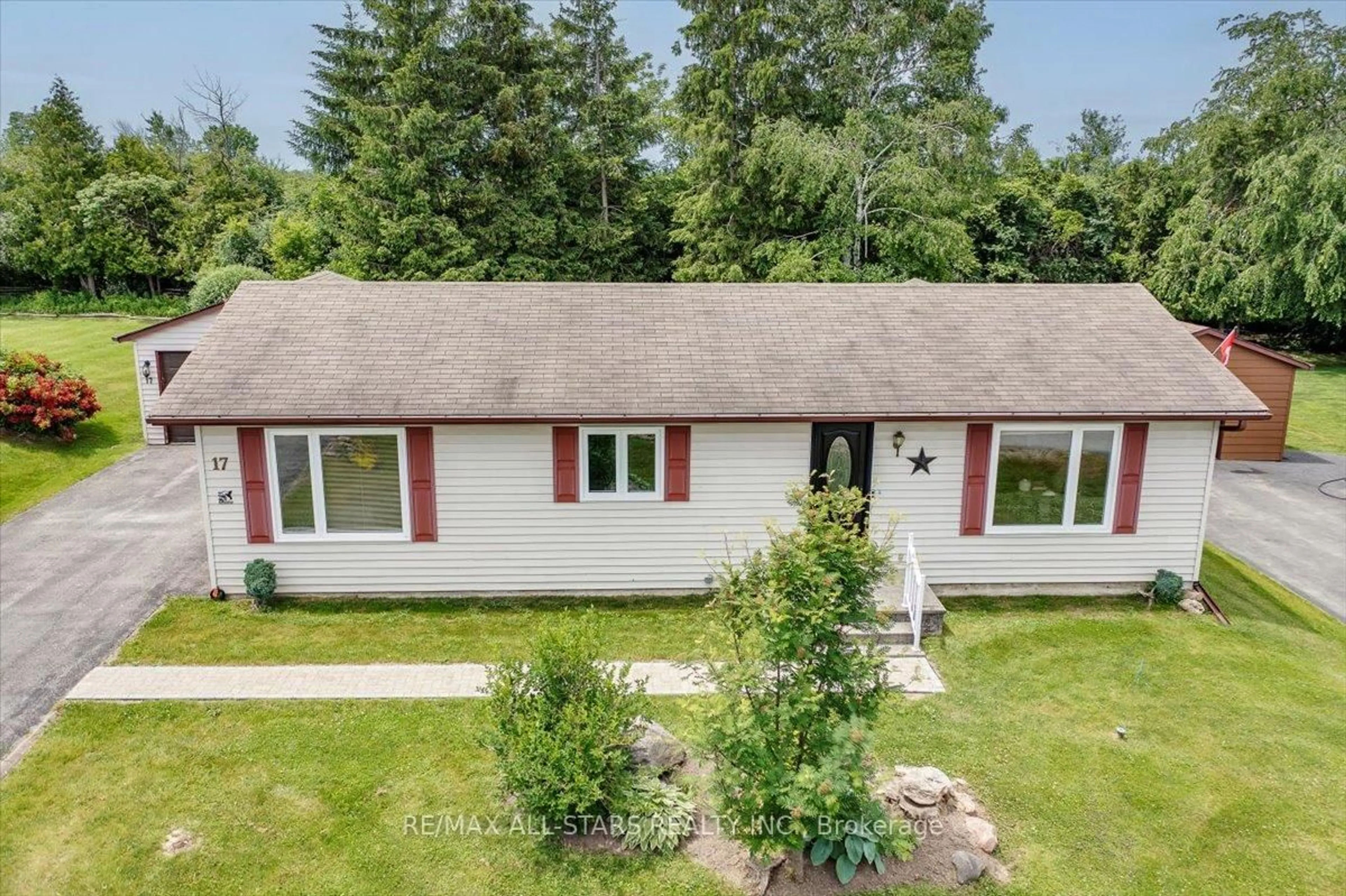 A pic from outside/outdoor area/front of a property/back of a property/a pic from drone, street for 17 Juno Cres, Georgina Ontario L0E 1R0