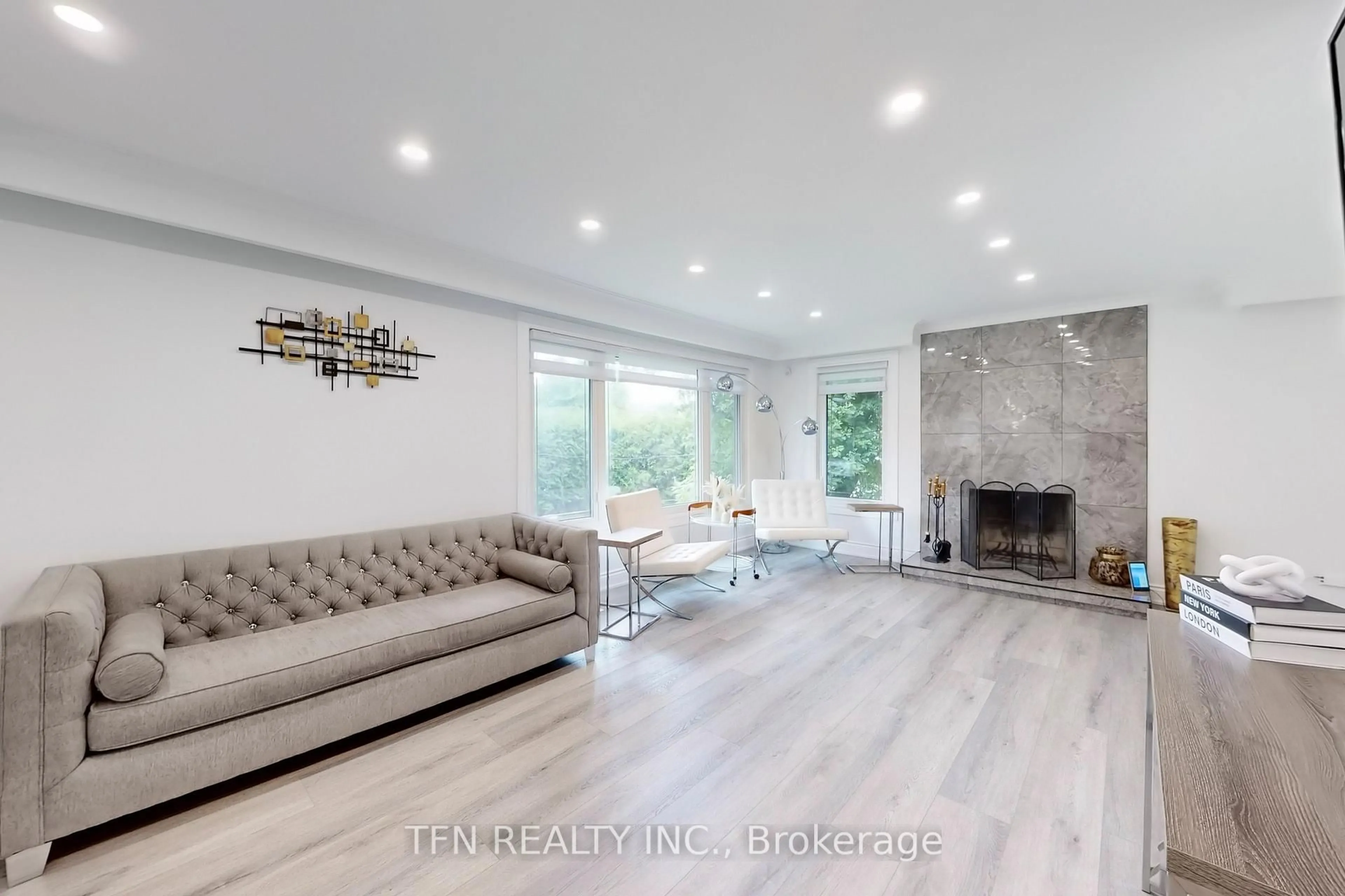 Living room with furniture, unknown for 26 Claridge Dr, Richmond Hill Ontario L4C 6H2