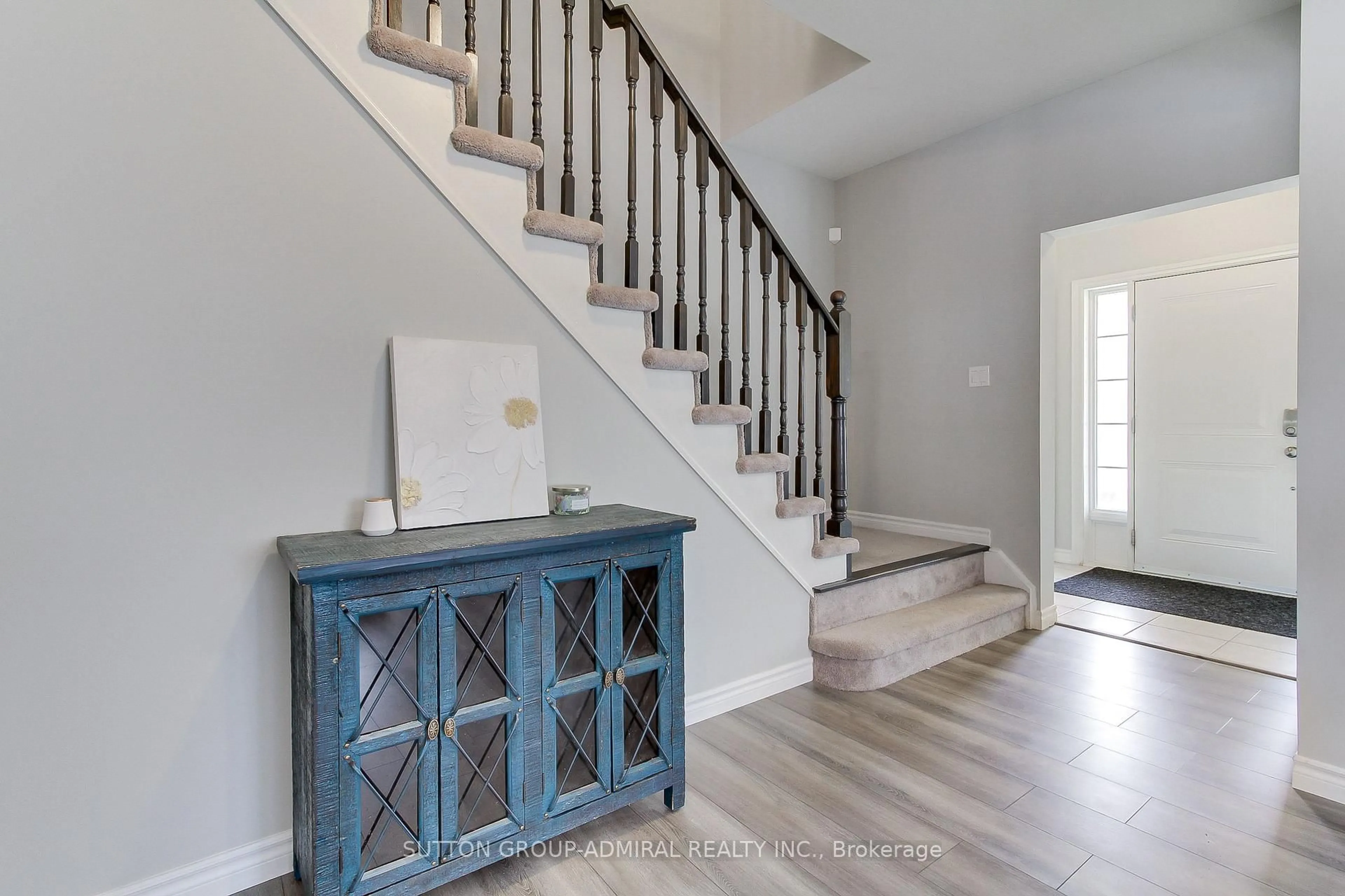 Indoor entryway for 34 Milne St, New Tecumseth Ontario L9R 0A6