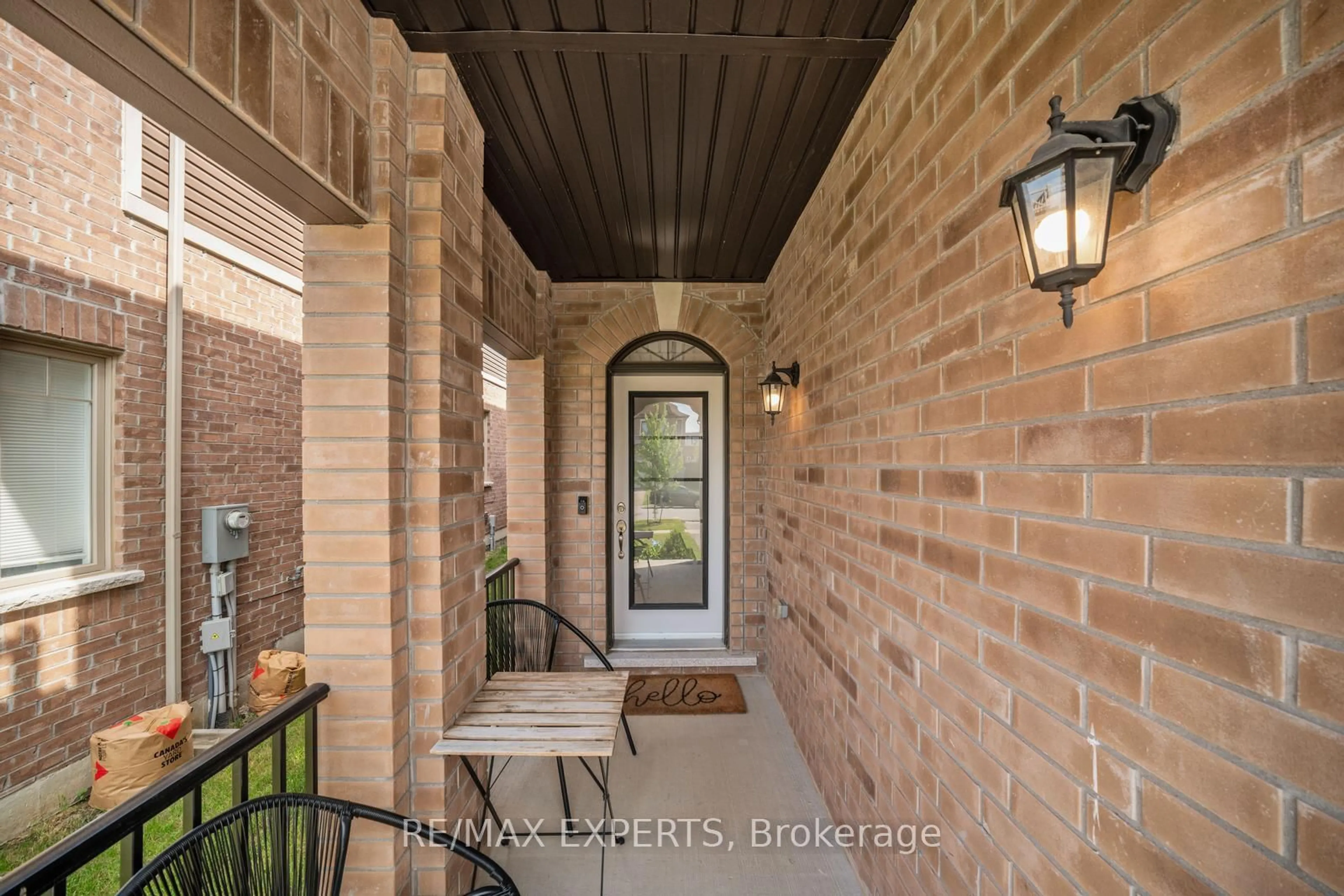 Indoor entryway for 115 Arnold Cres, New Tecumseth Ontario L9R 0T5