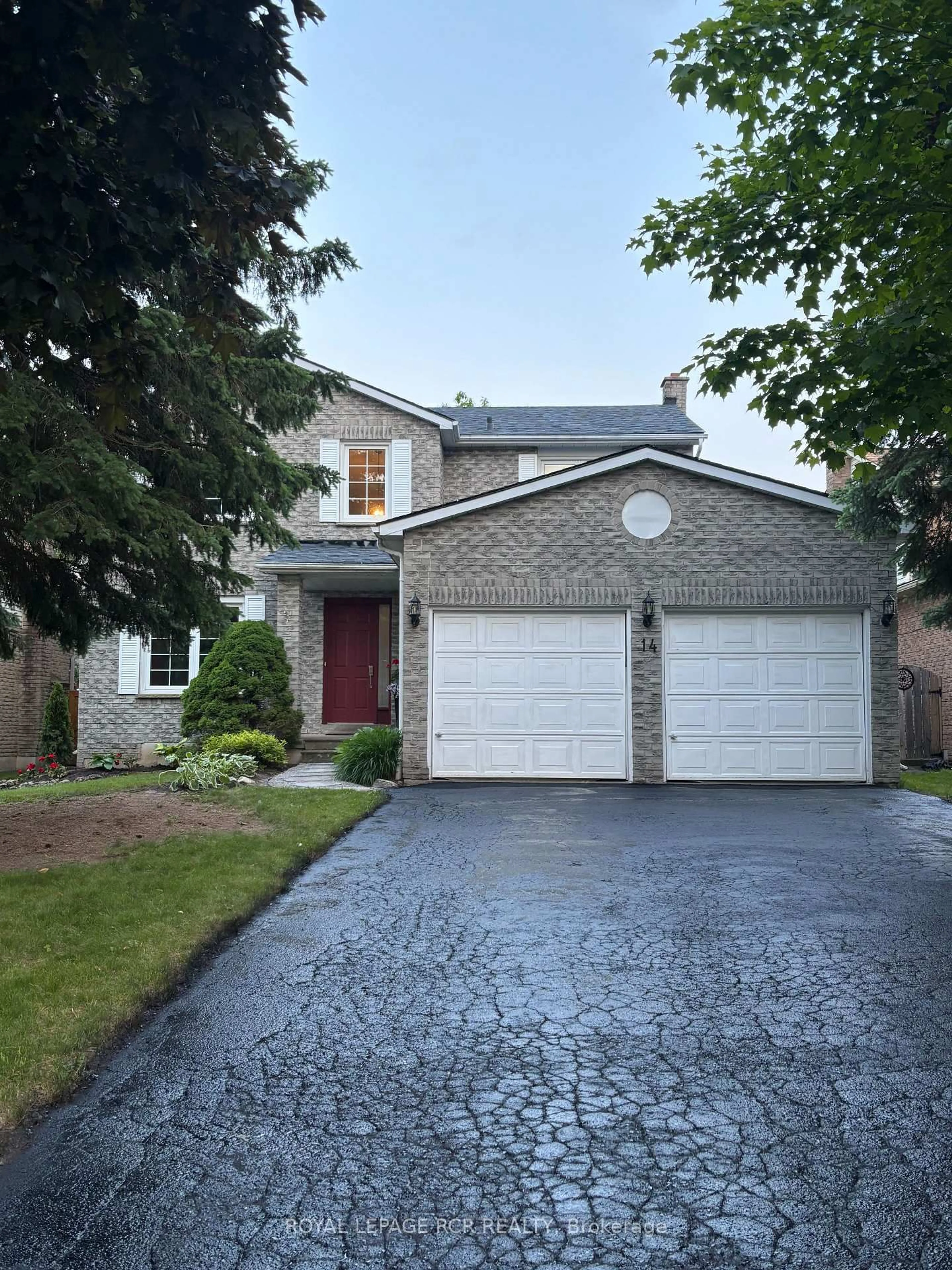 Home with brick exterior material, street for 14 Forrestwood Cres, East Gwillimbury Ontario L9N 1C7