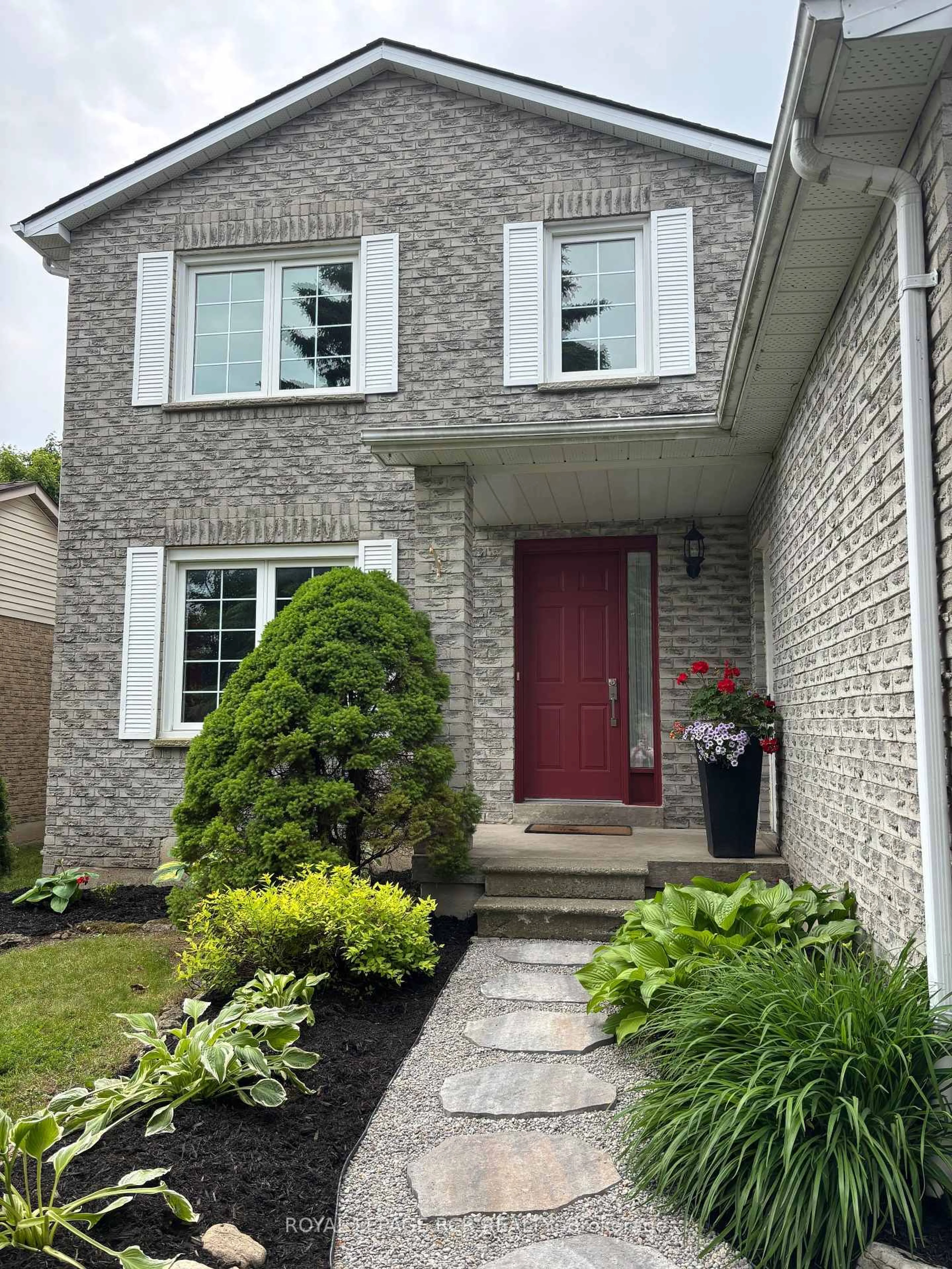 Home with brick exterior material, street for 14 Forrestwood Cres, East Gwillimbury Ontario L9N 1C7