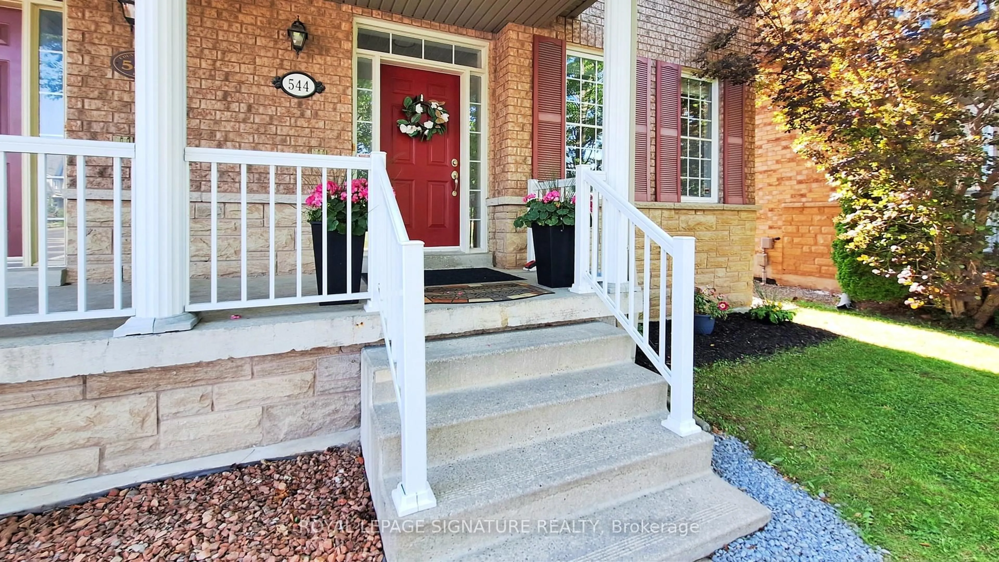 Indoor entryway for 544 Country Glen Rd, Markham Ontario L6B 1E8