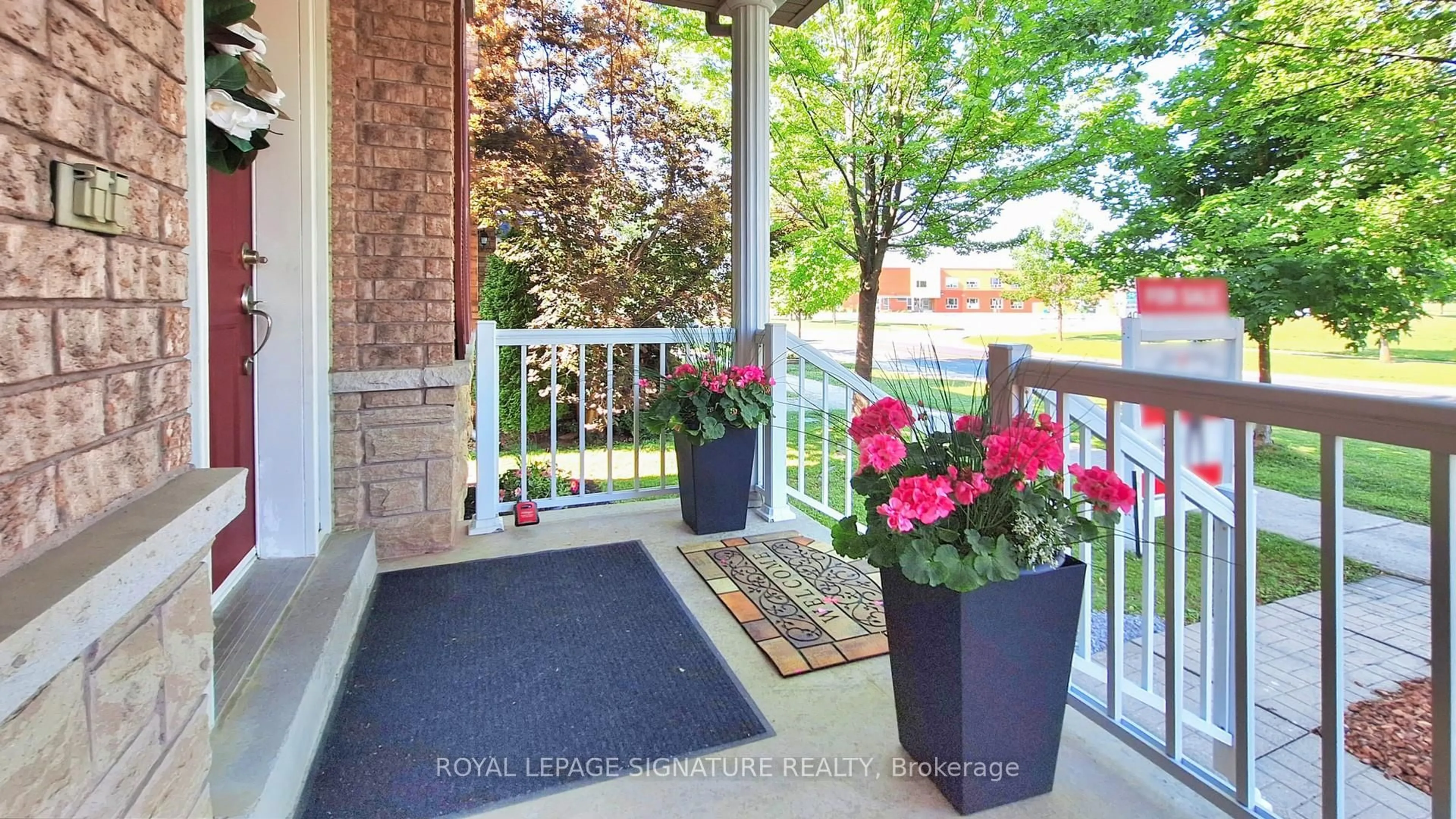 Patio, street for 544 Country Glen Rd, Markham Ontario L6B 1E8