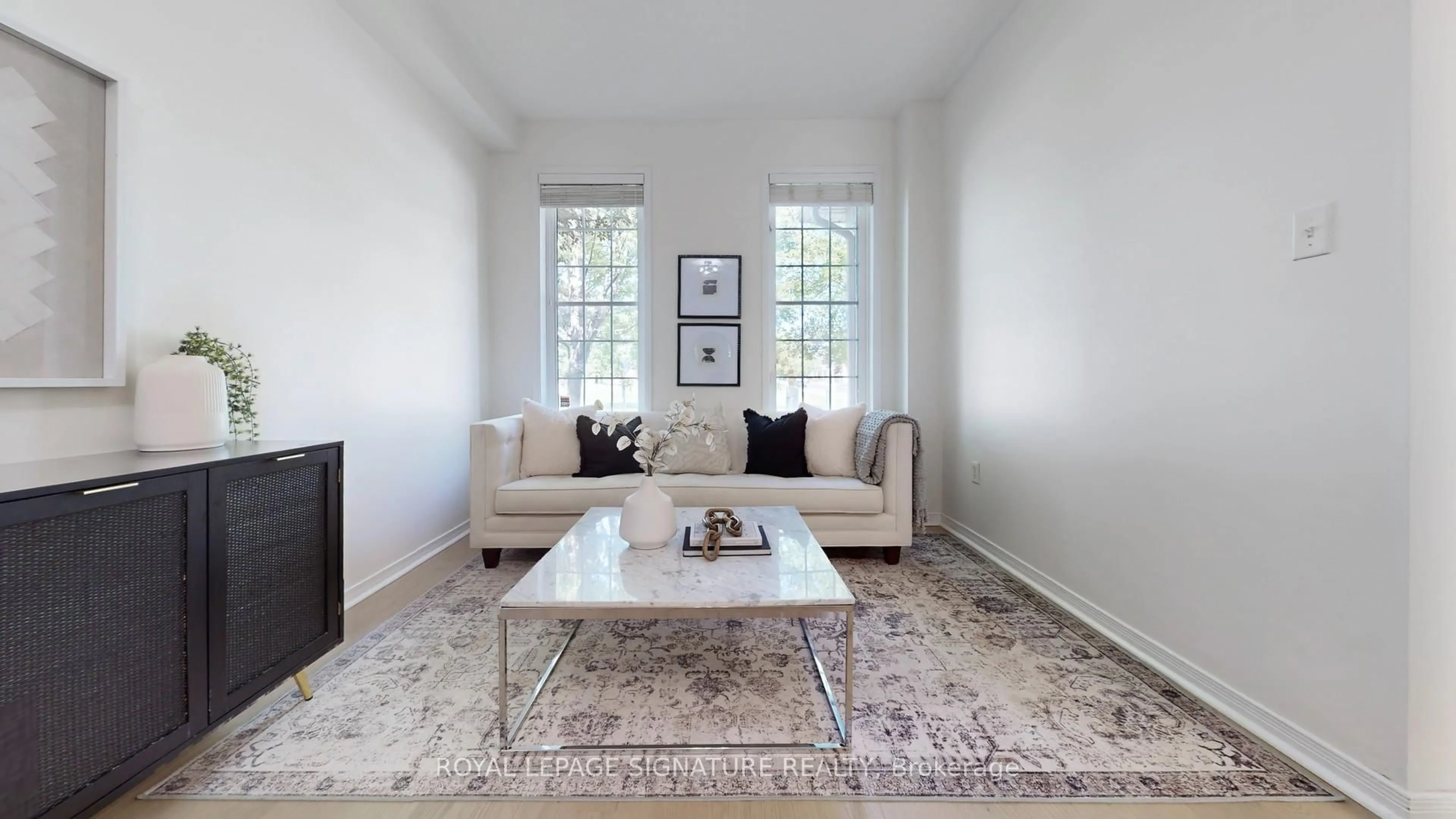 Living room with furniture, unknown for 544 Country Glen Rd, Markham Ontario L6B 1E8