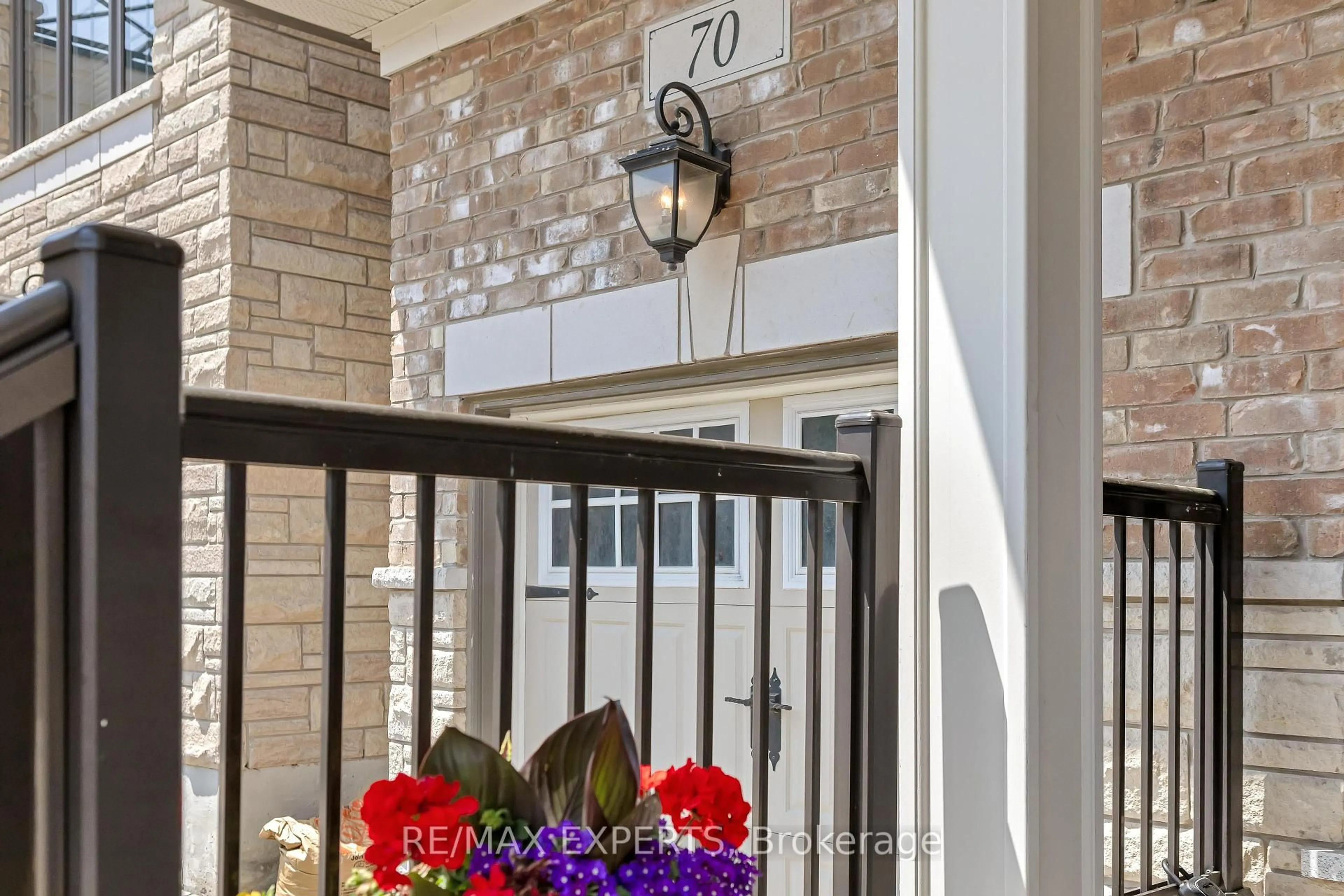 Indoor entryway for 70 Faust Rdge, Vaughan Ontario L4H 4T1