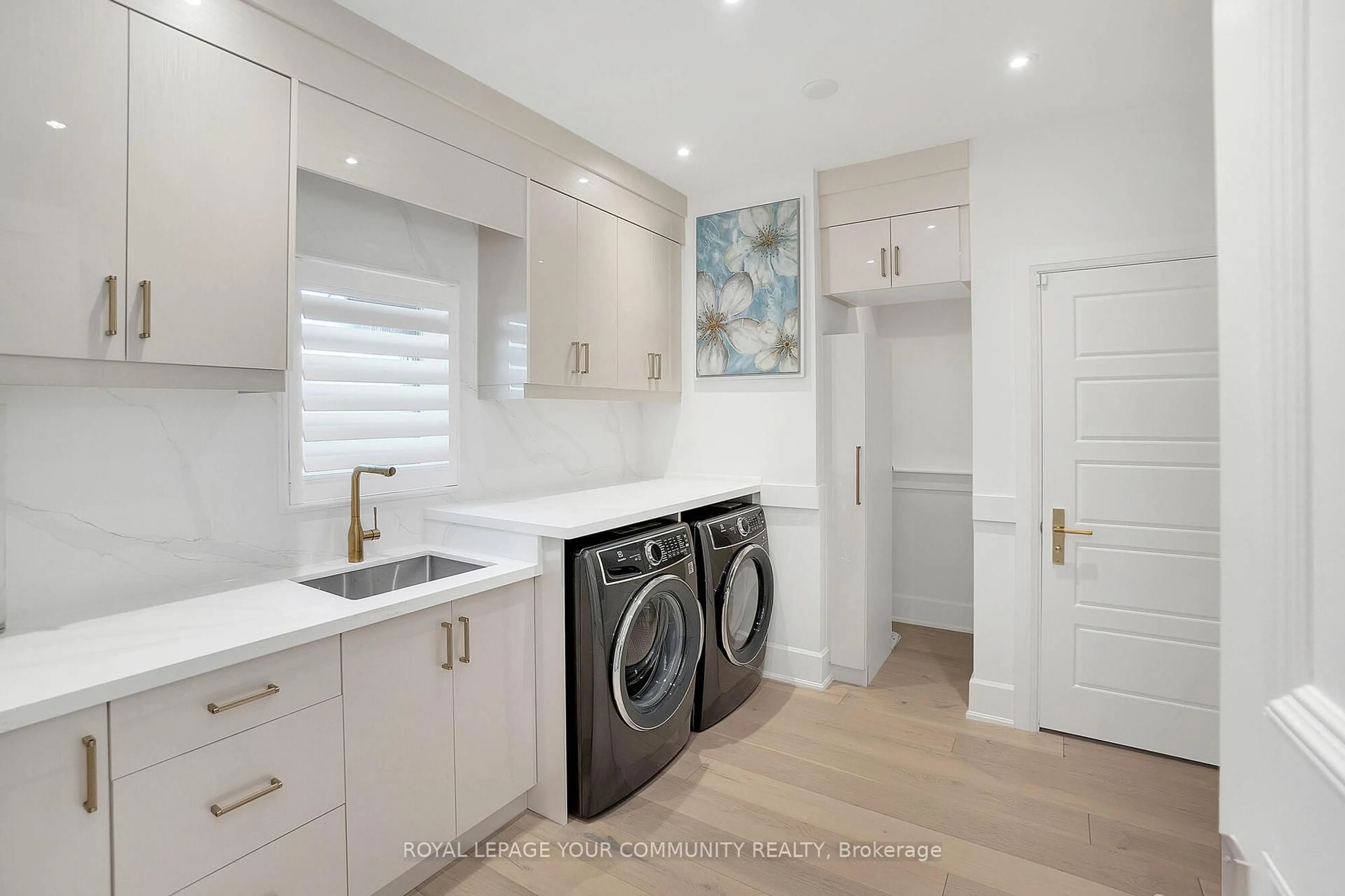 Laundry room for 15 Soleil Blvd, Aurora Ontario L4G 0H4