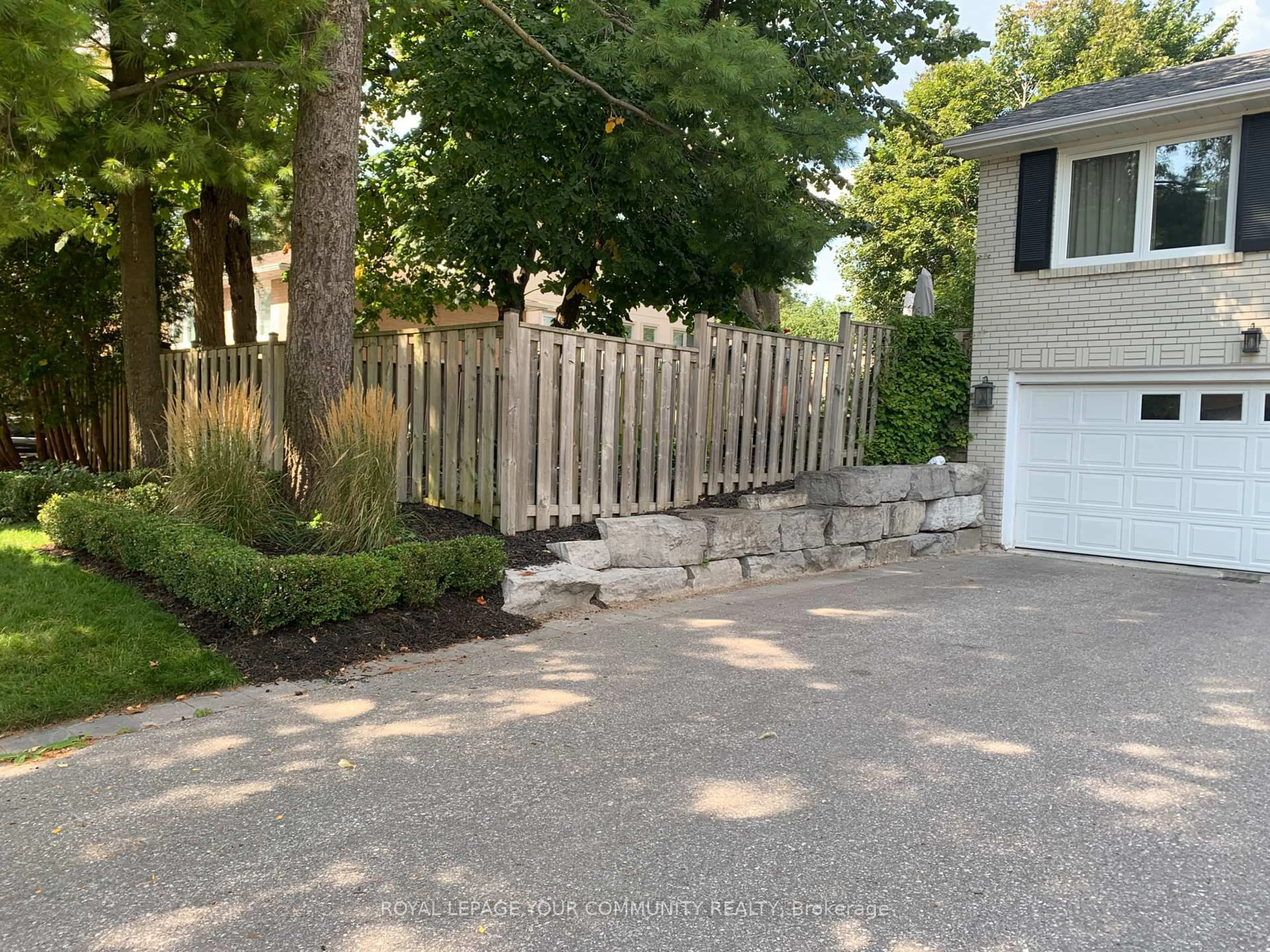 Unknown for 125 Laverock Ave, Richmond Hill Ontario L4C 4J8