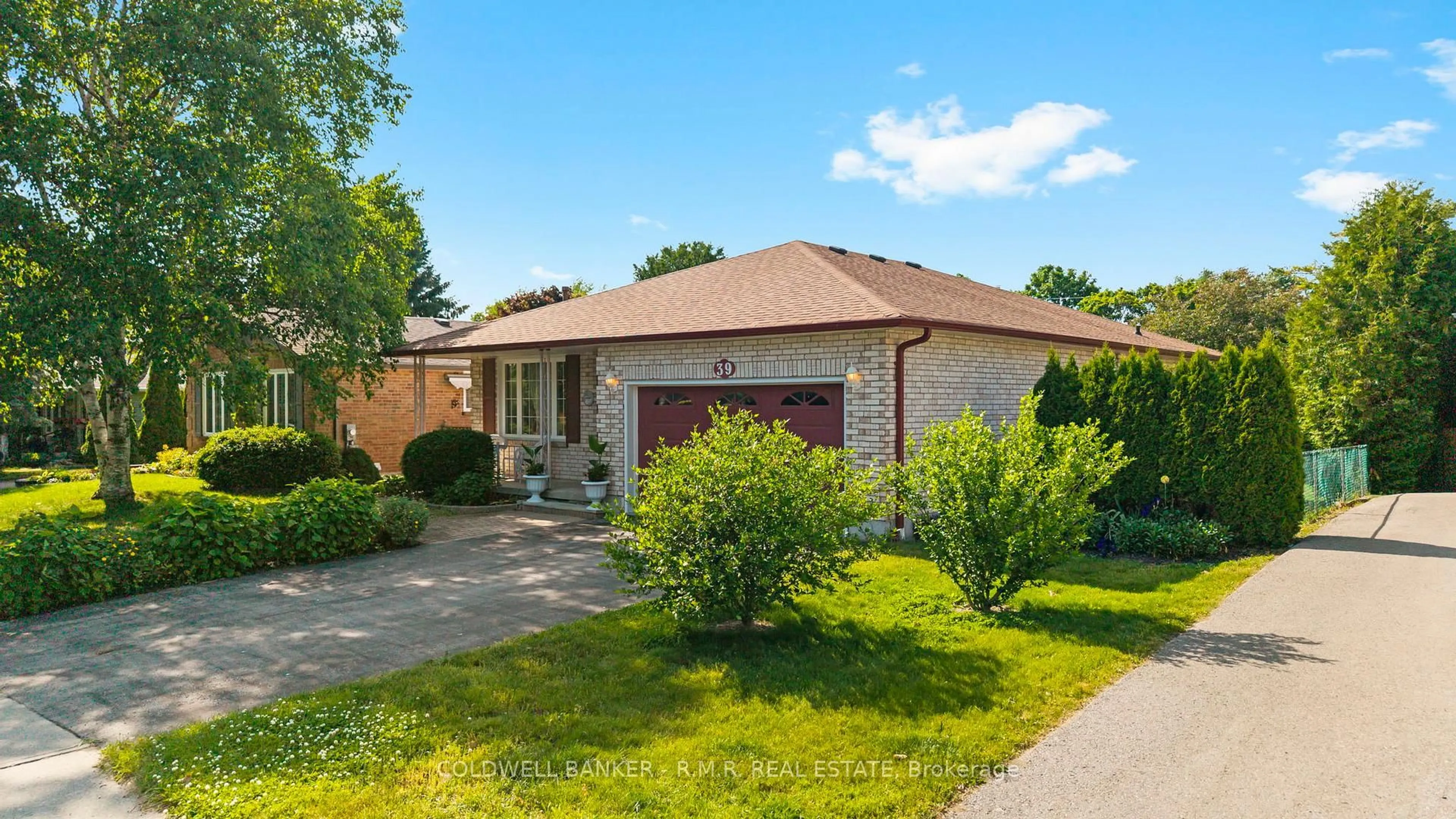 Home with brick exterior material, street for 39 Ewen Dr, Uxbridge Ontario L9P 1L5