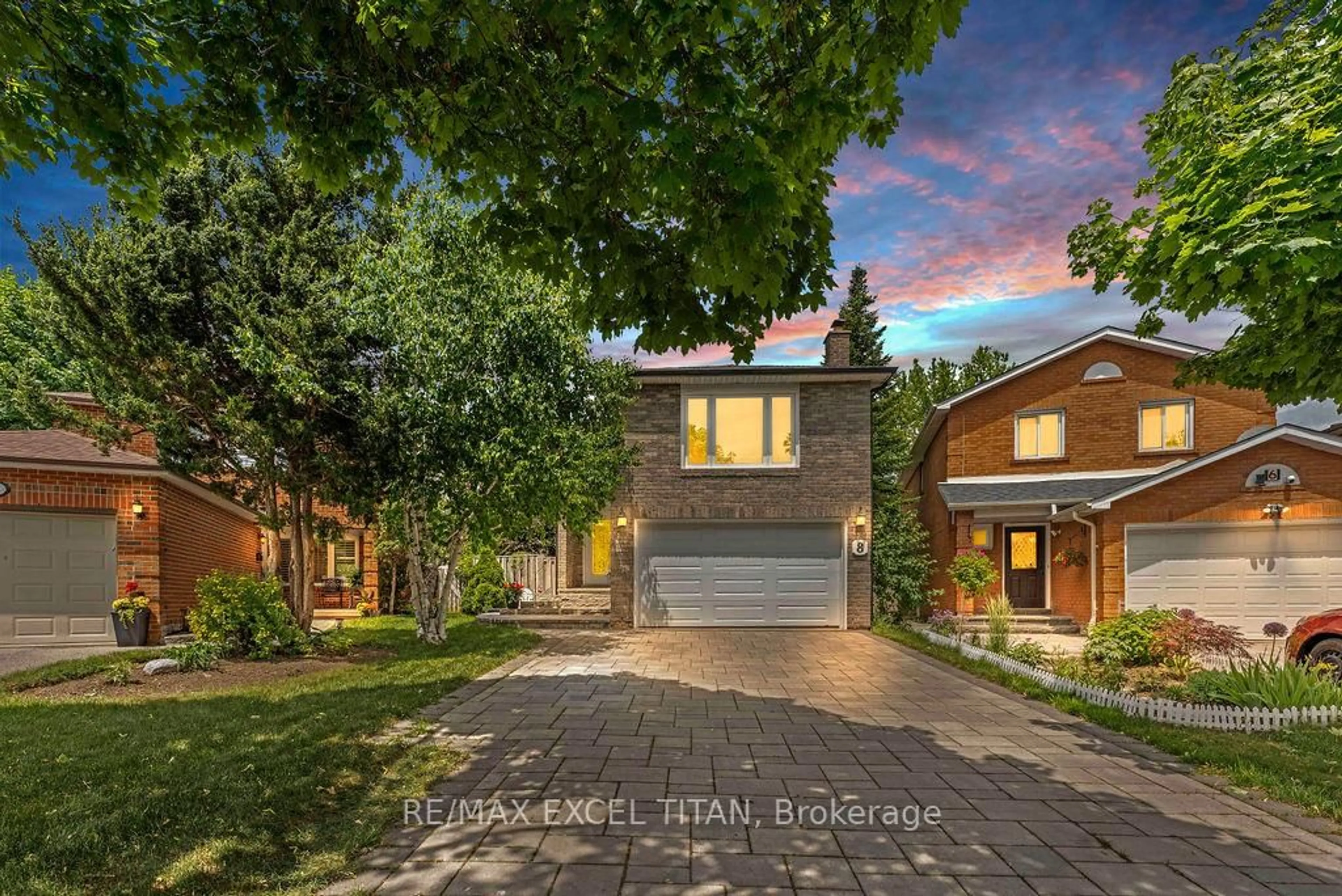 Home with brick exterior material, street for 8 McNairn Crt, Richmond Hill Ontario L4C 5X1