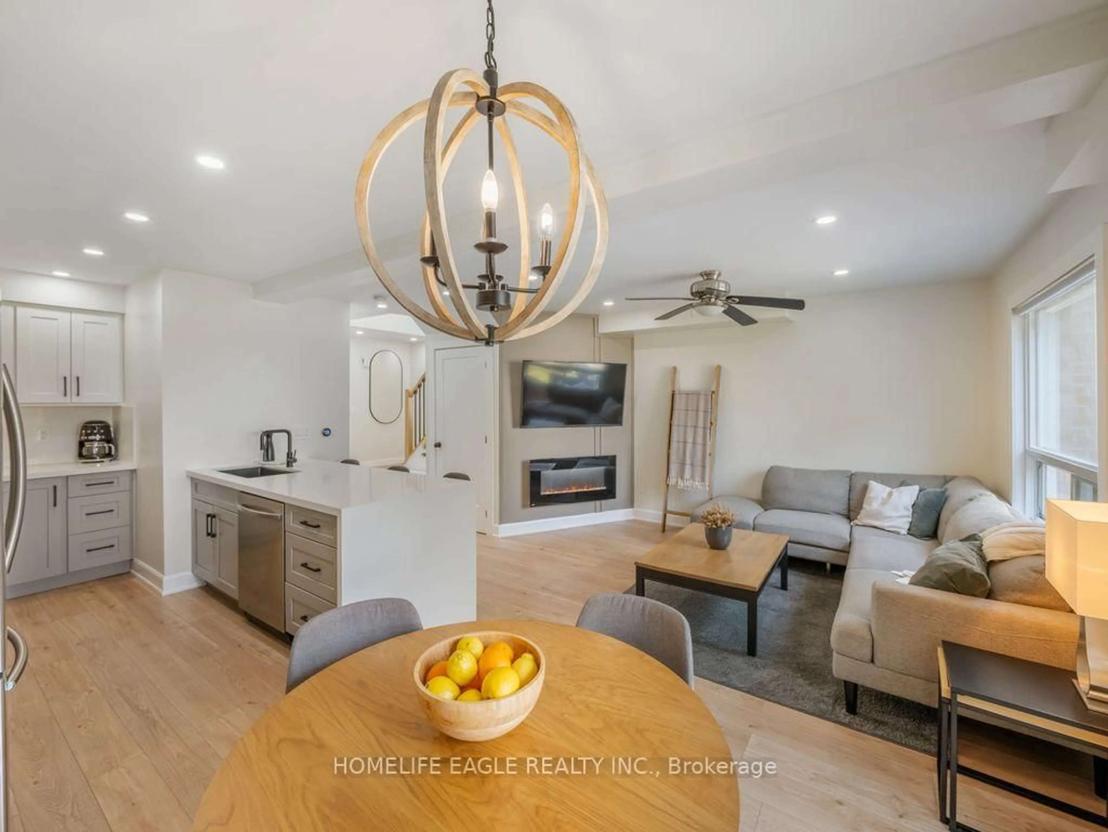 Open concept kitchen, wood/laminate floor for 1204 Hill St, Innisfil Ontario L9S 1X8
