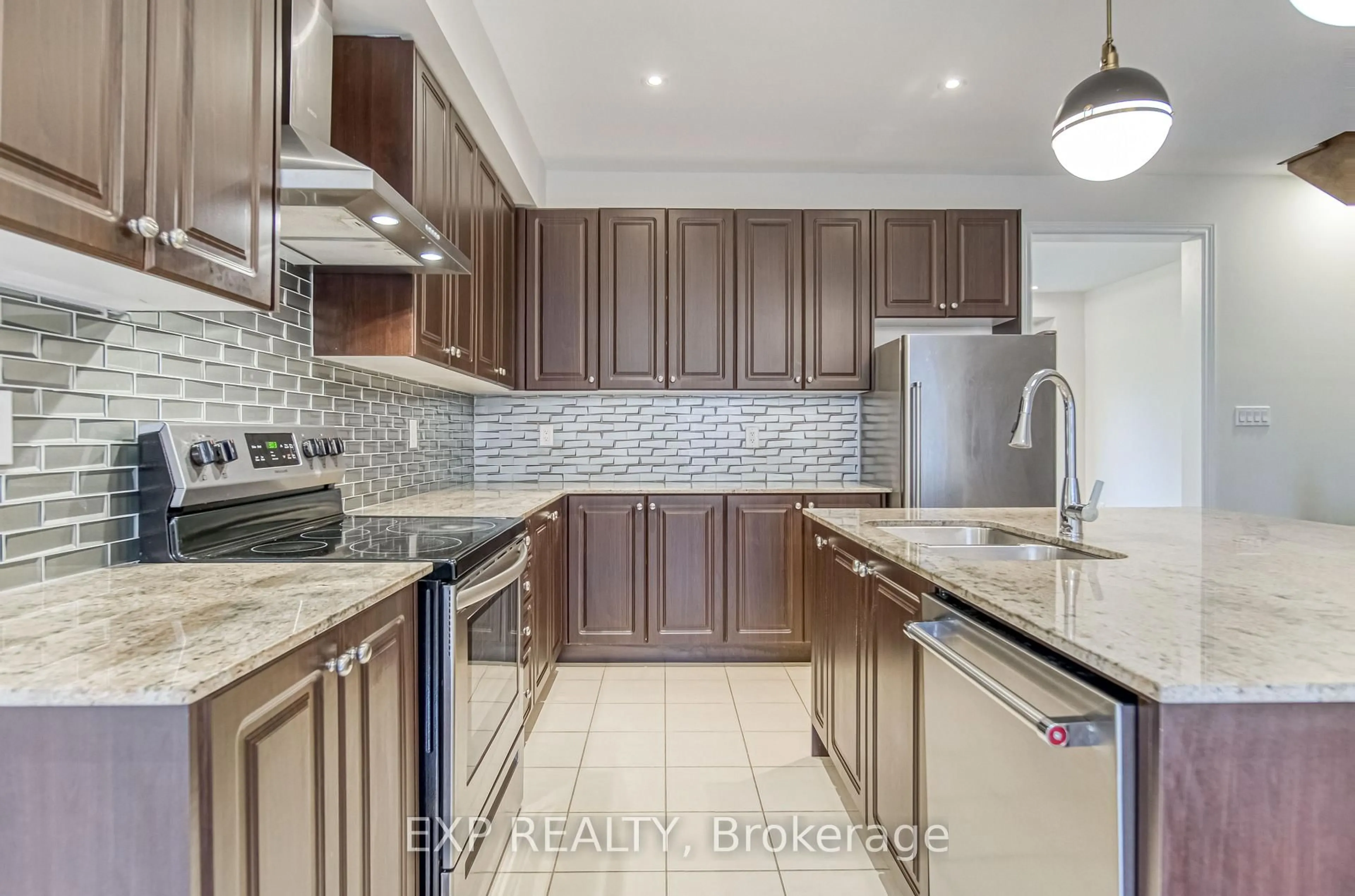 Unknown for 8 Deep River Lane, Richmond Hill Ontario L4C 5S4
