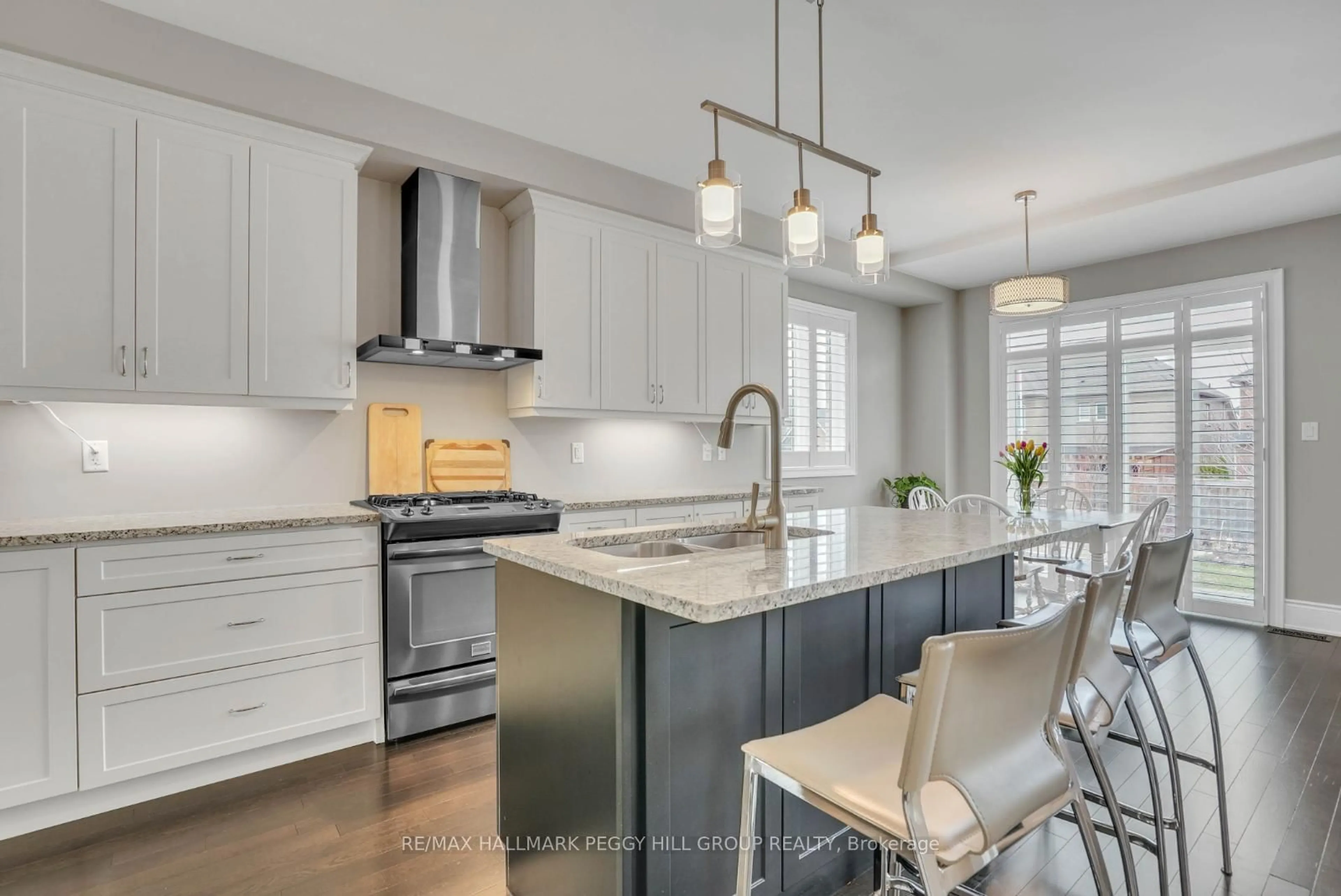 Contemporary kitchen, unknown for 25 Copeland Cres, Innisfil Ontario L0L 1L0
