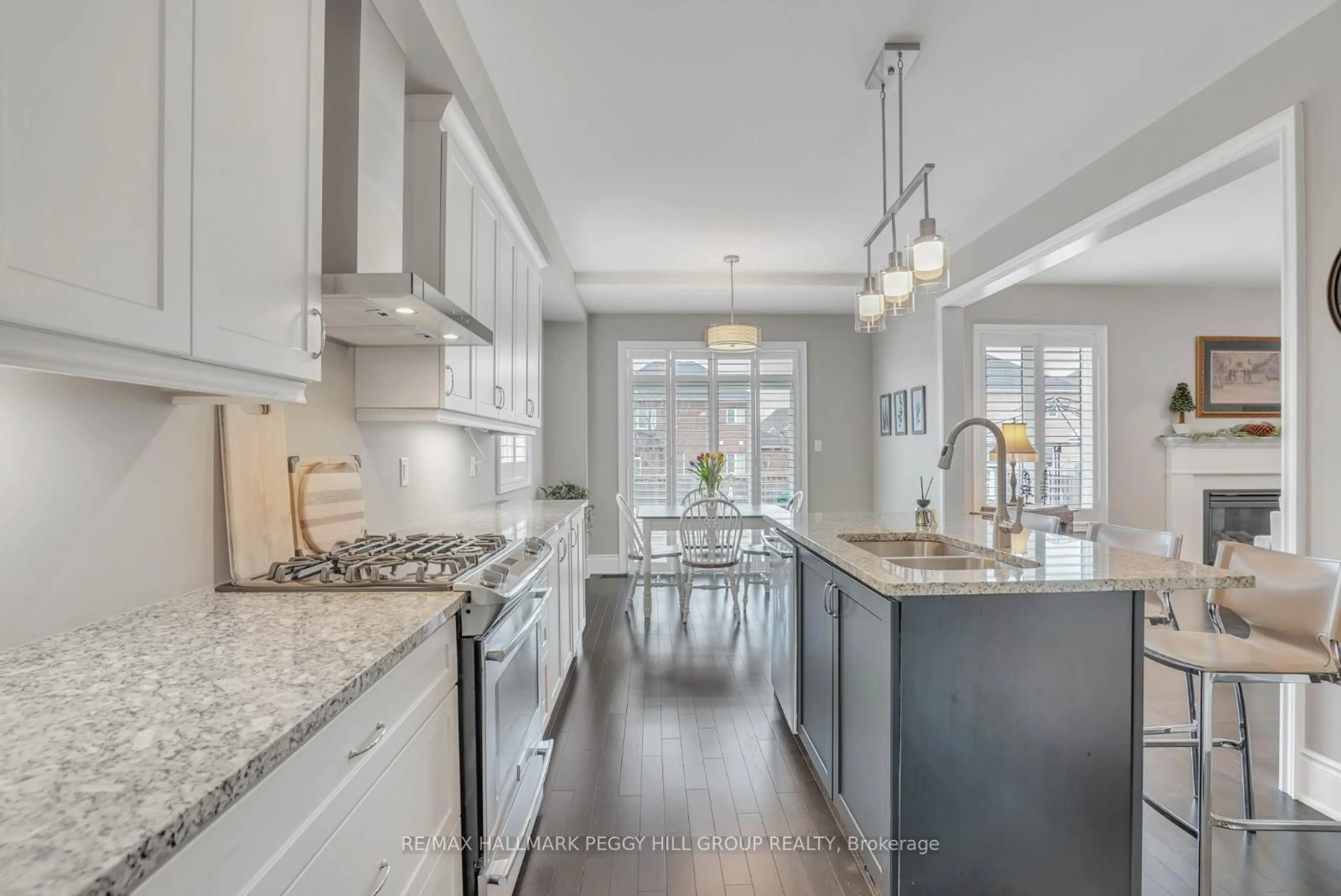 Open concept kitchen, ceramic/tile floor for 25 Copeland Cres, Innisfil Ontario L0L 1L0