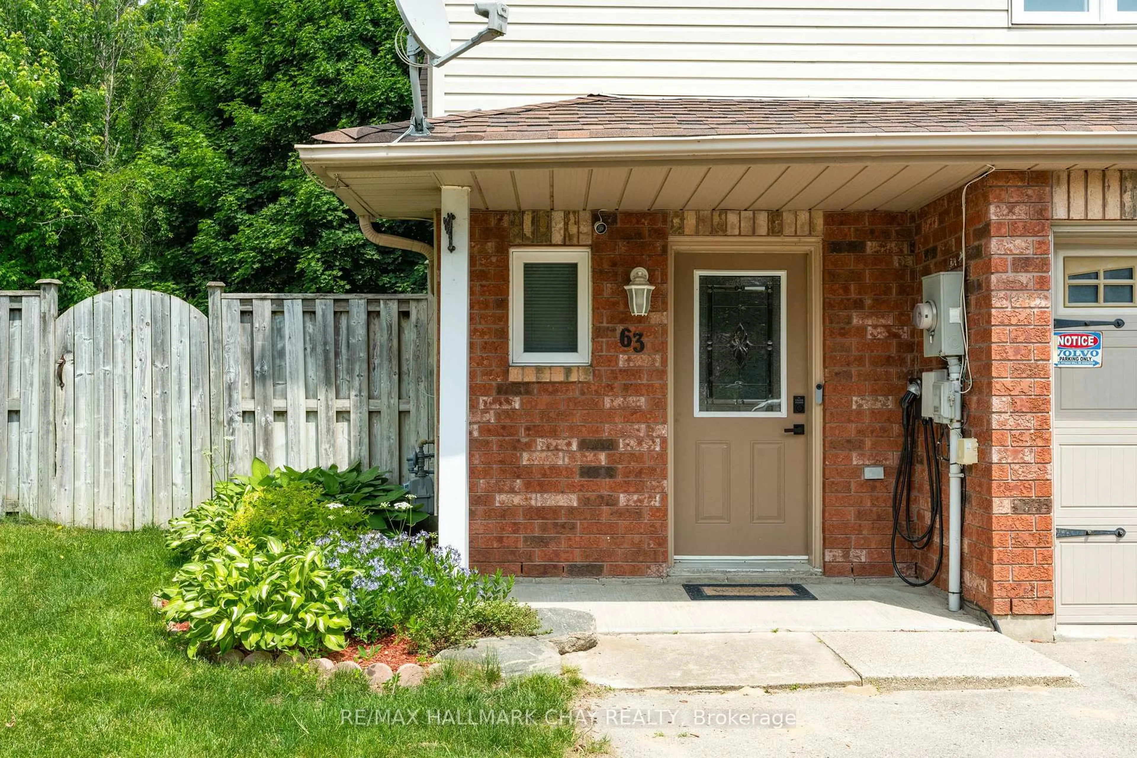 Home with brick exterior material, street for 63 Parkside Cres, Essa Ontario L3W 0K9