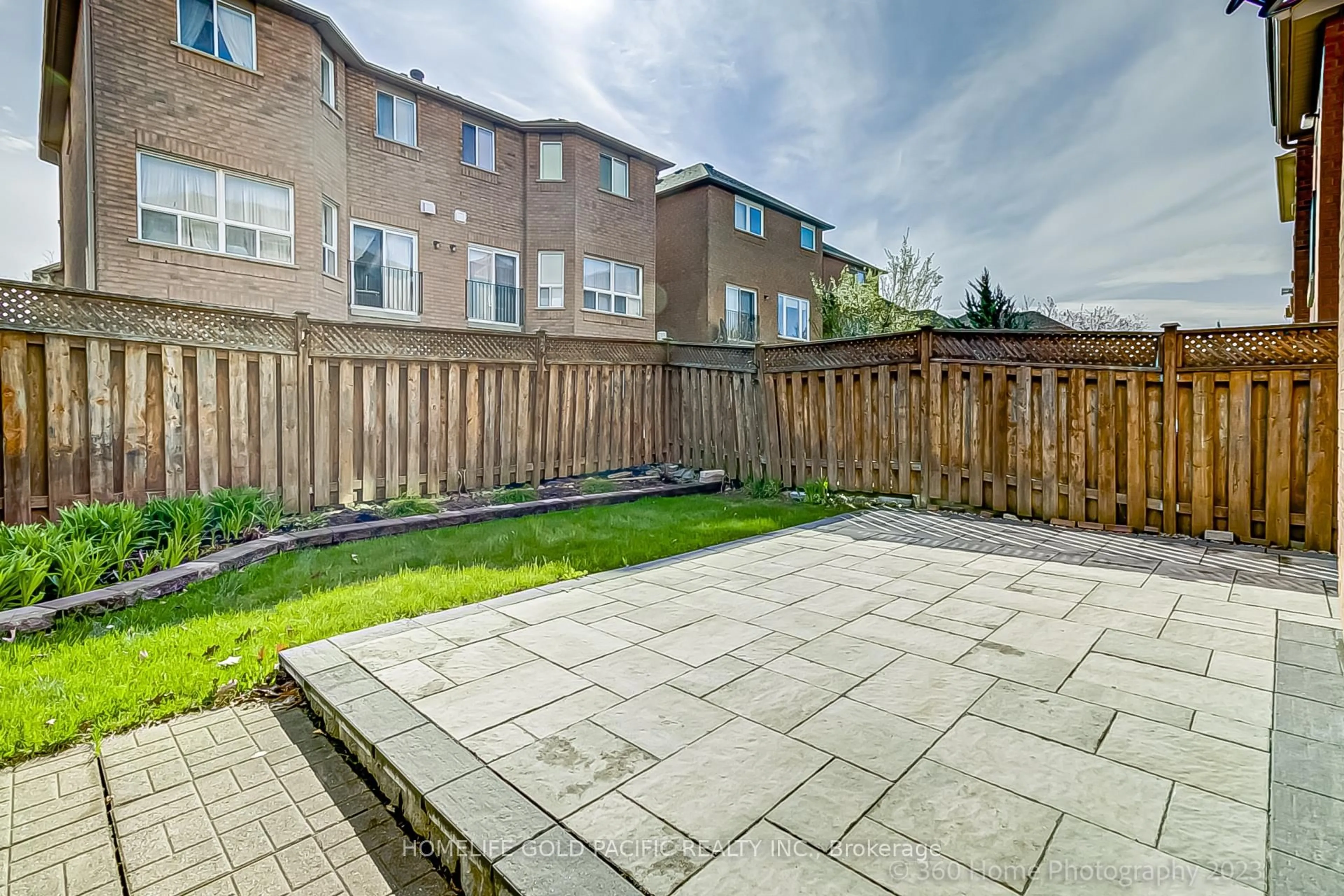 Patio, street for 17 Mccaul St, Markham Ontario L6C 2E5