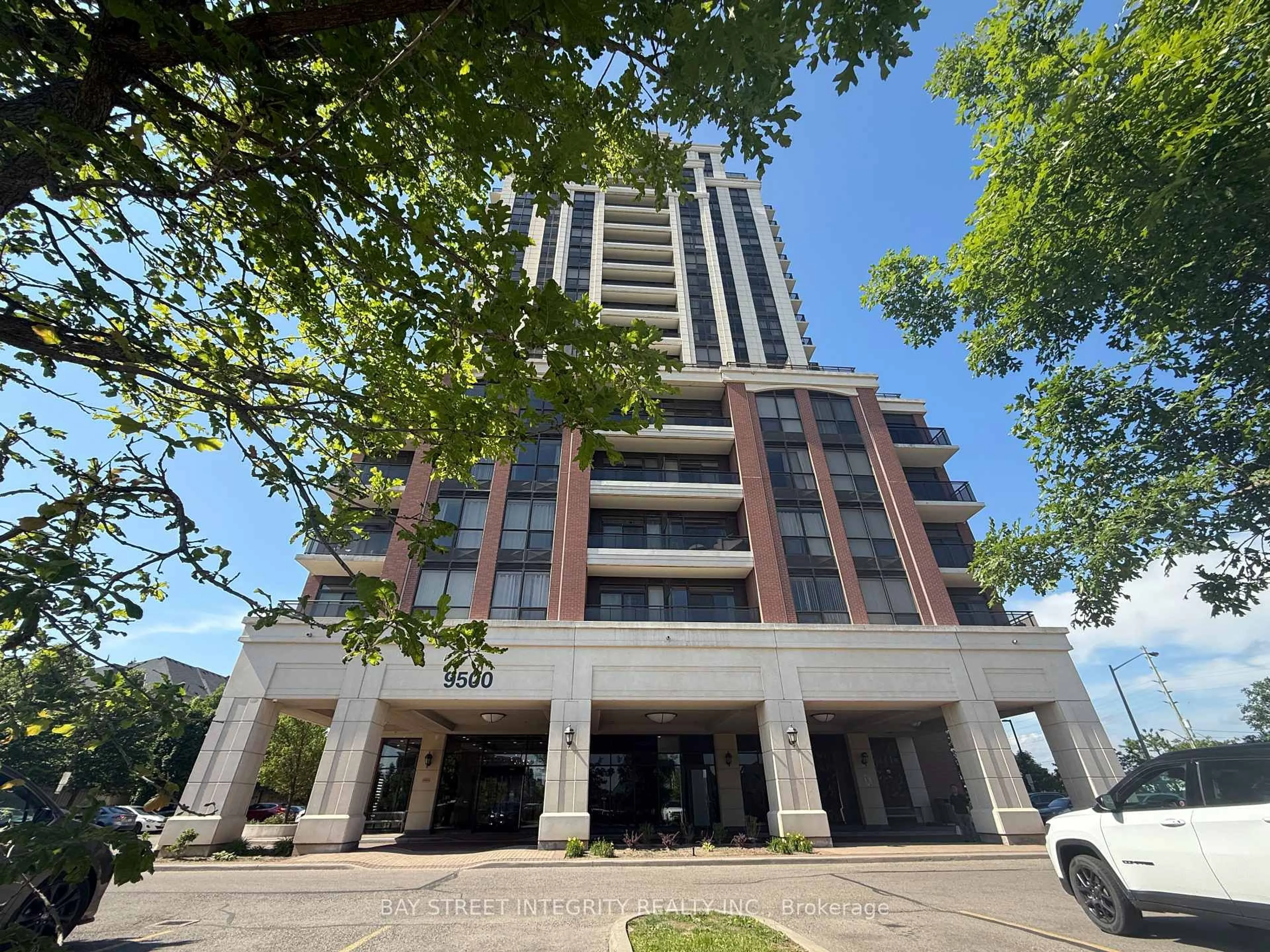 Indoor foyer for 9500 Markham Rd #506, Markham Ontario L6E 0N6
