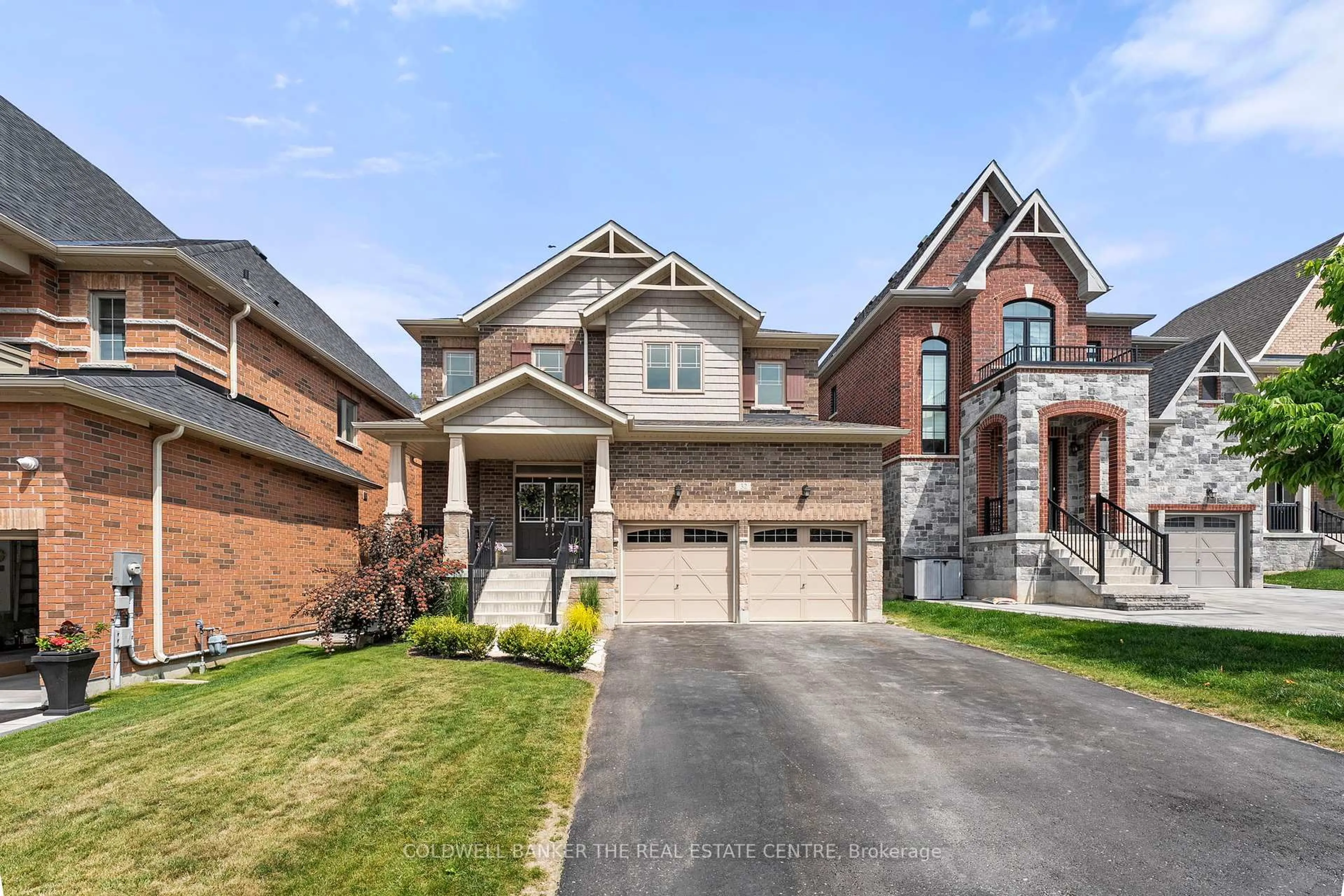 Home with brick exterior material, street for 32 Manor Hampton St, East Gwillimbury Ontario L9N 0L6