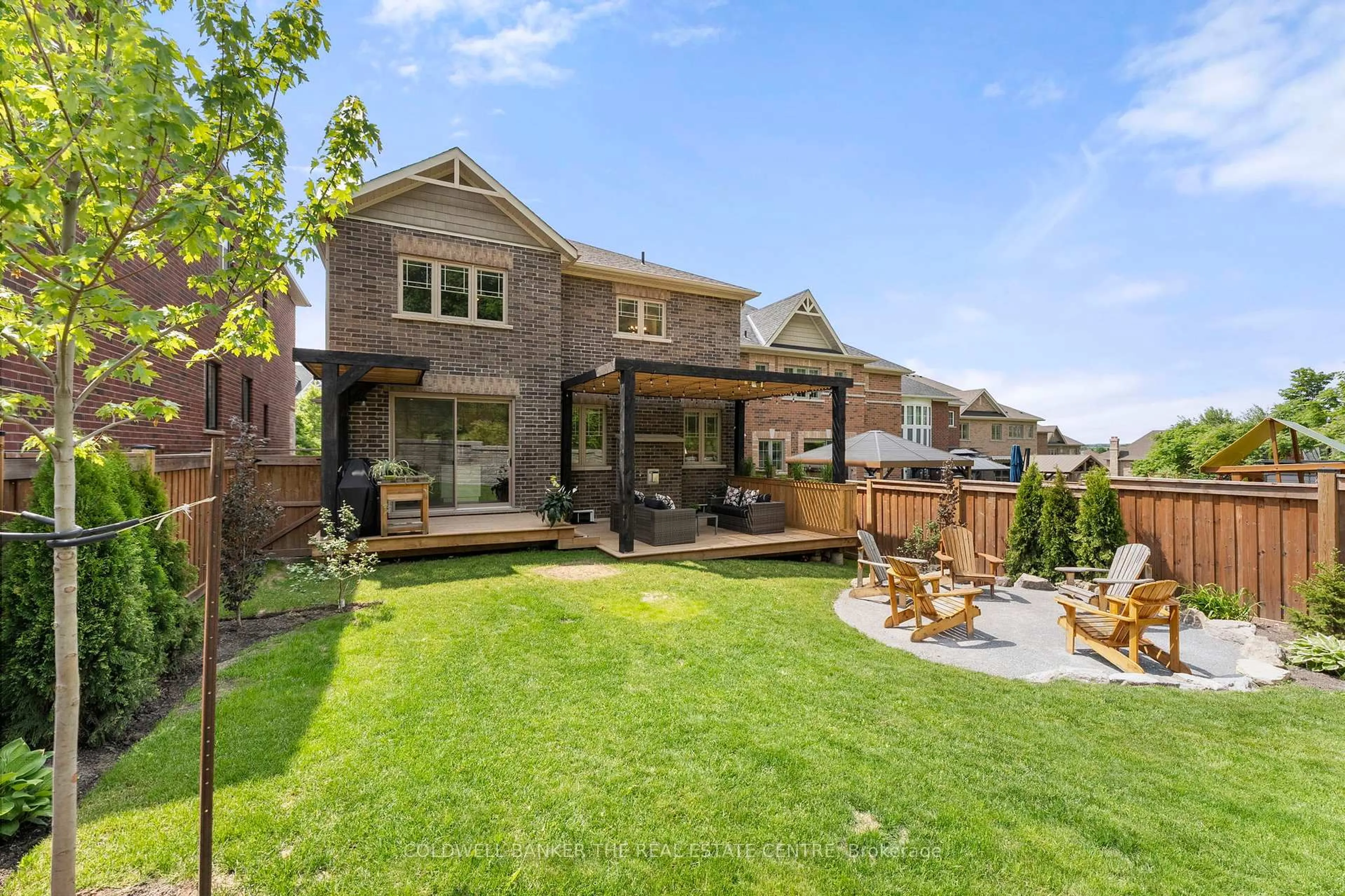 Home with brick exterior material, street for 32 Manor Hampton St, East Gwillimbury Ontario L9N 0L6