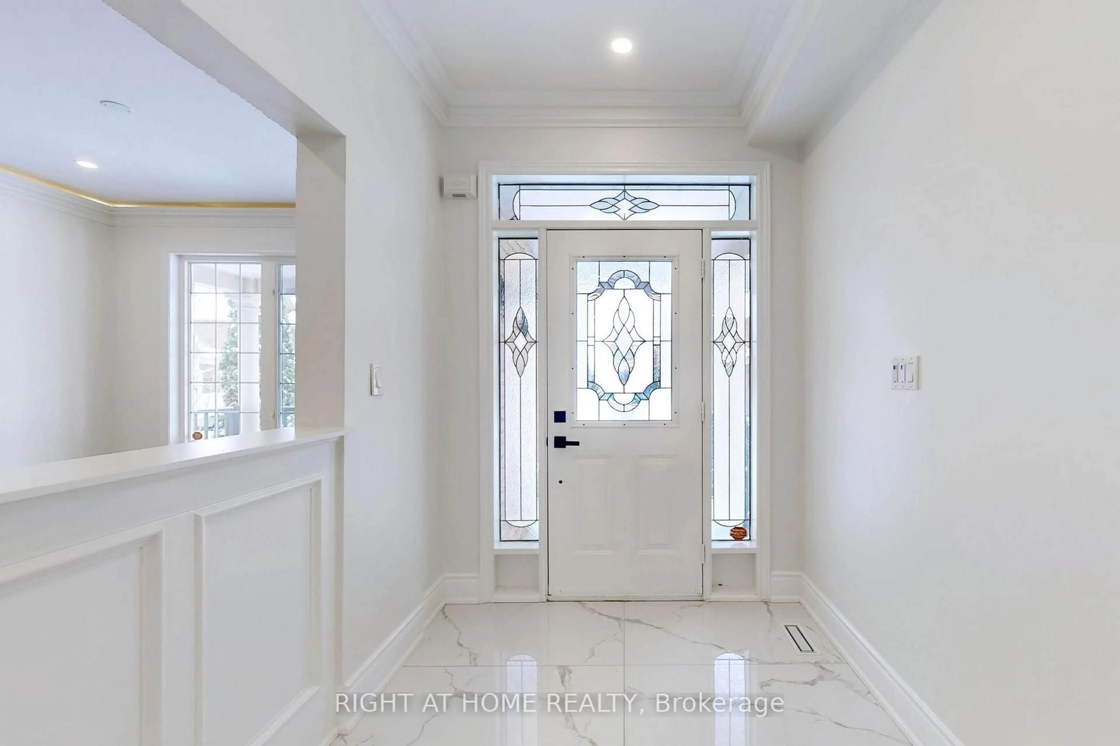 Indoor entryway for 23 Waldron Cres, Richmond Hill Ontario L4E 4A3