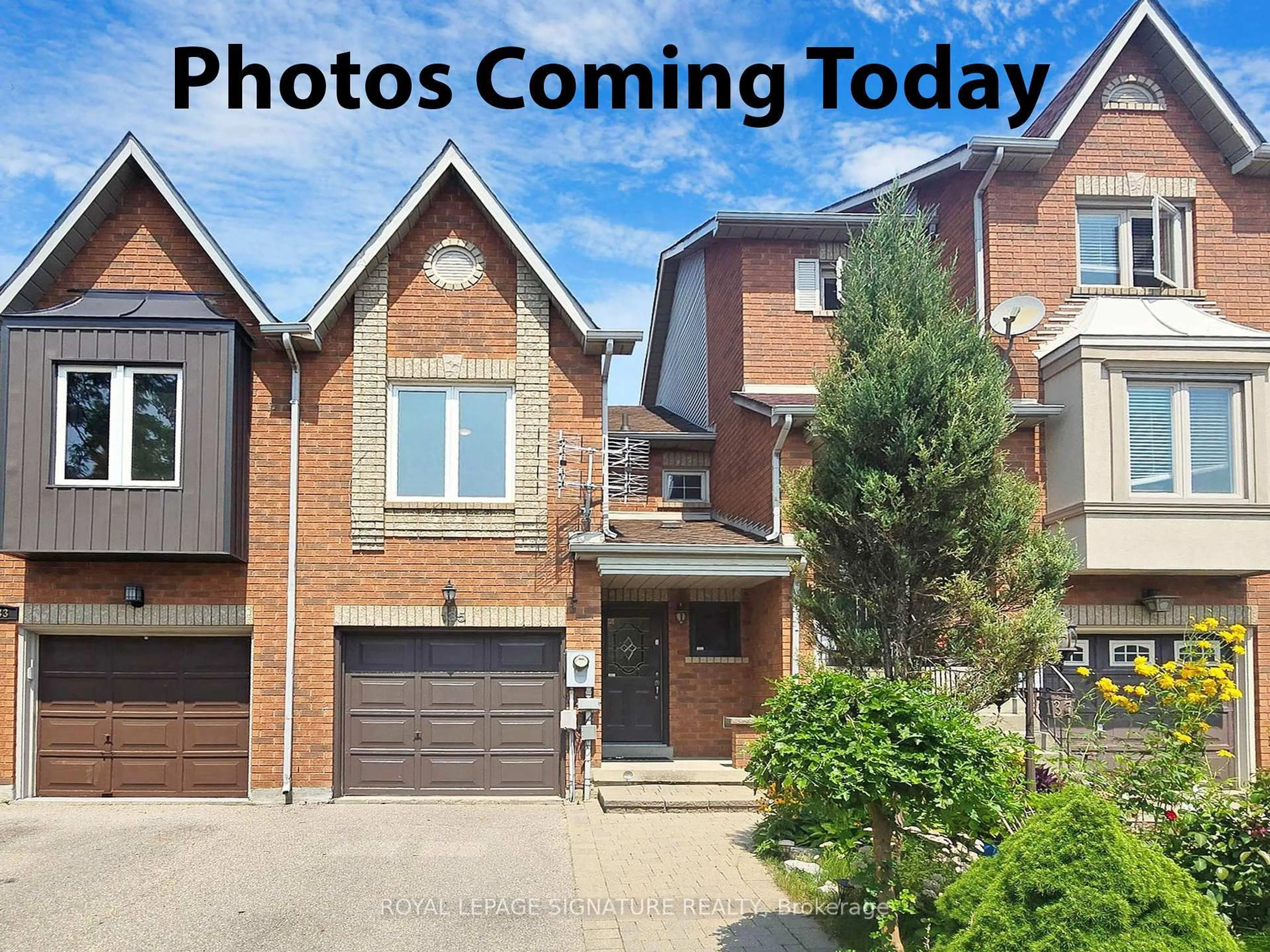 A pic from outside/outdoor area/front of a property/back of a property/a pic from drone, street for 135 Kelso Cres, Vaughan Ontario L6A 2K7