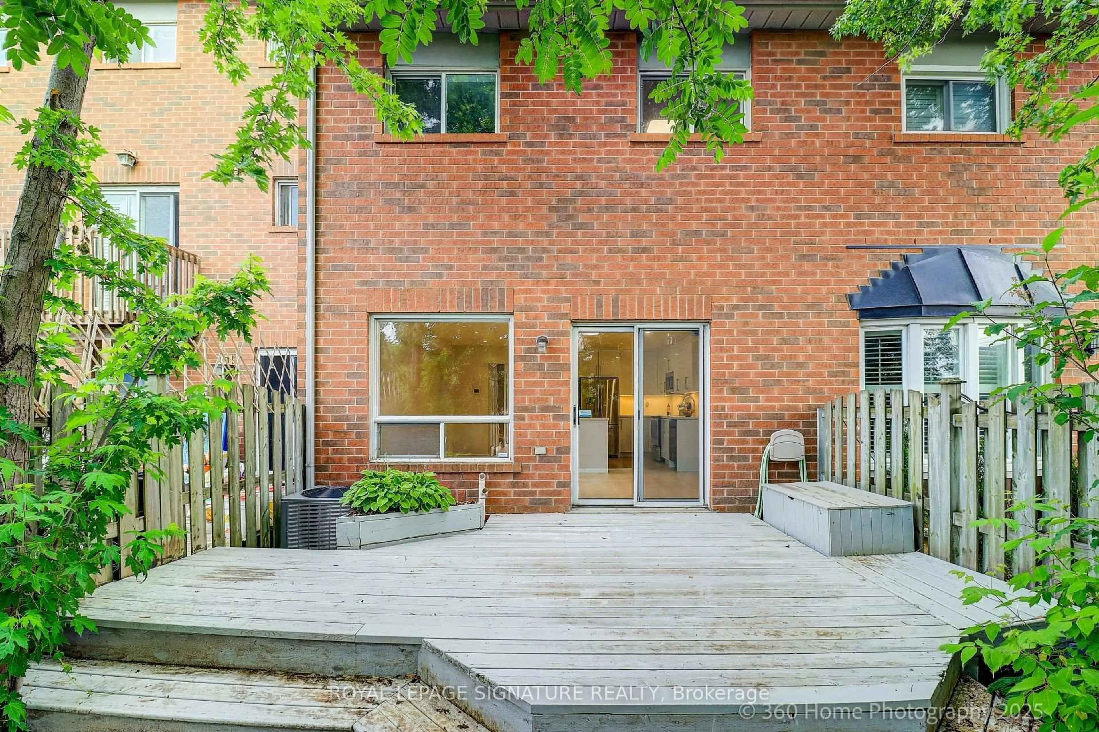 Patio, street for 135 Kelso Cres, Vaughan Ontario L6A 2K7