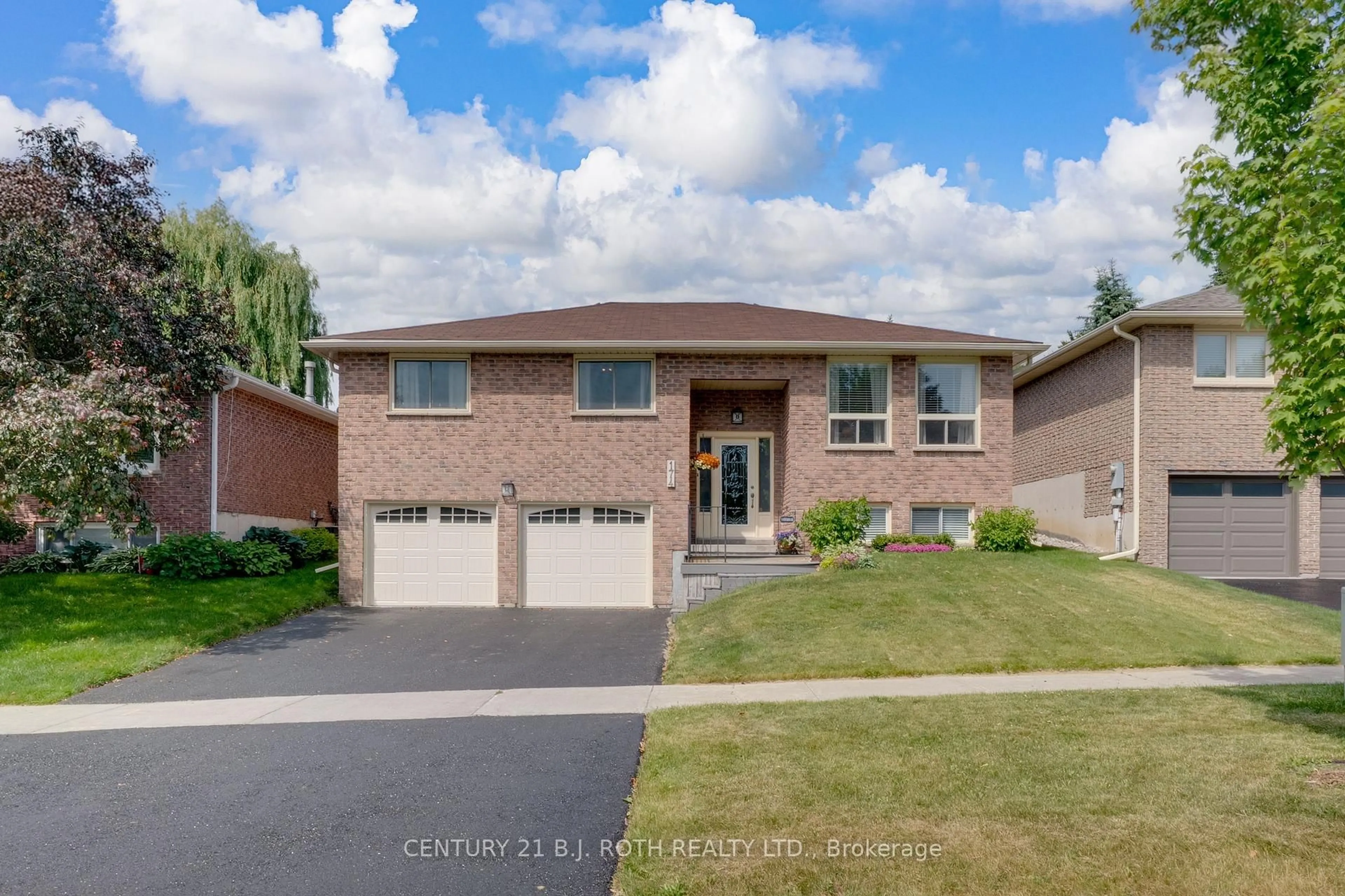 Home with brick exterior material, street for 174 Melbourne Dr, Bradford West Gwillimbury Ontario L3Z 2L5