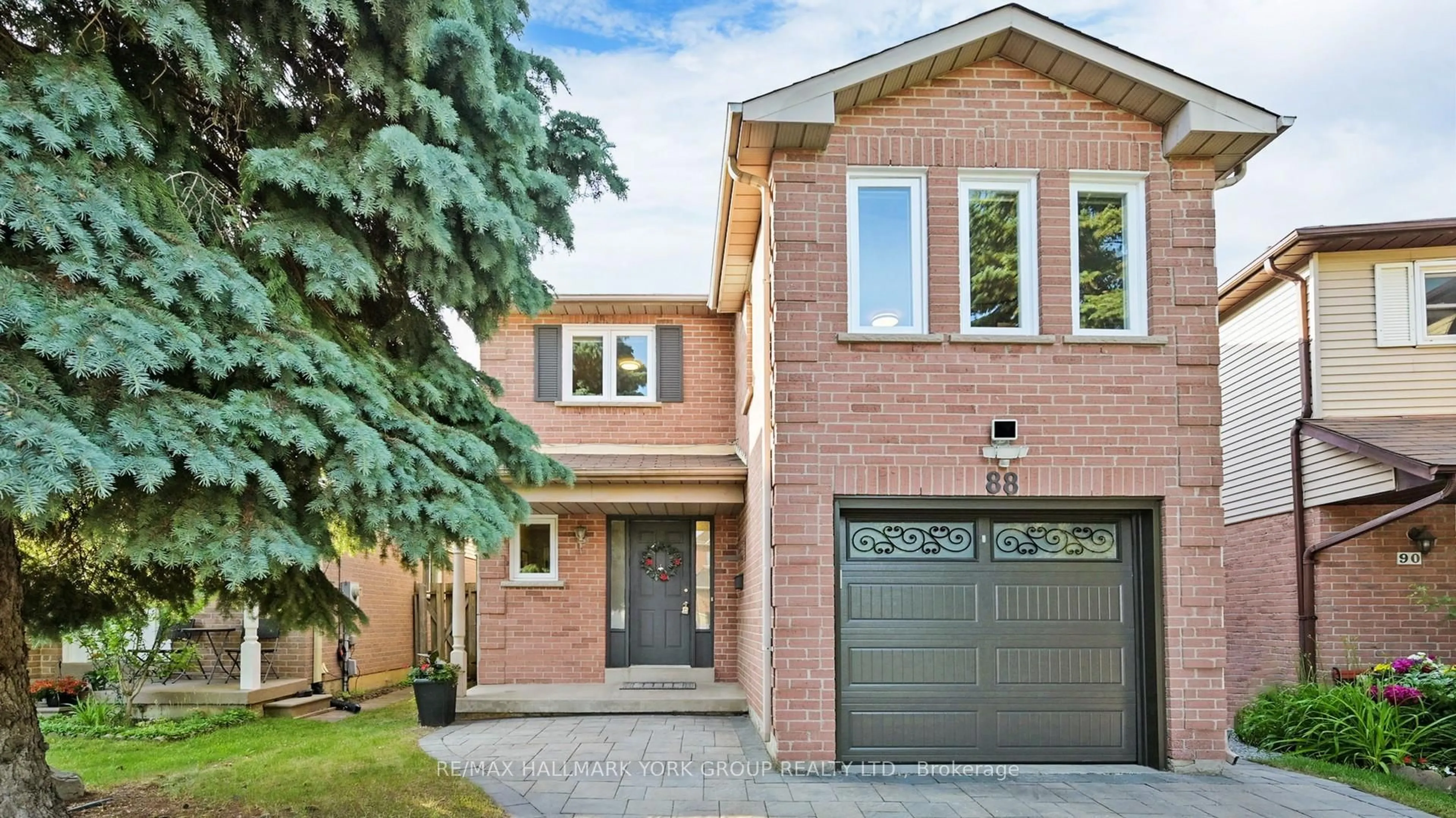 Home with brick exterior material, street for 88 Stephenson Cres, Richmond Hill Ontario L4C 5W1