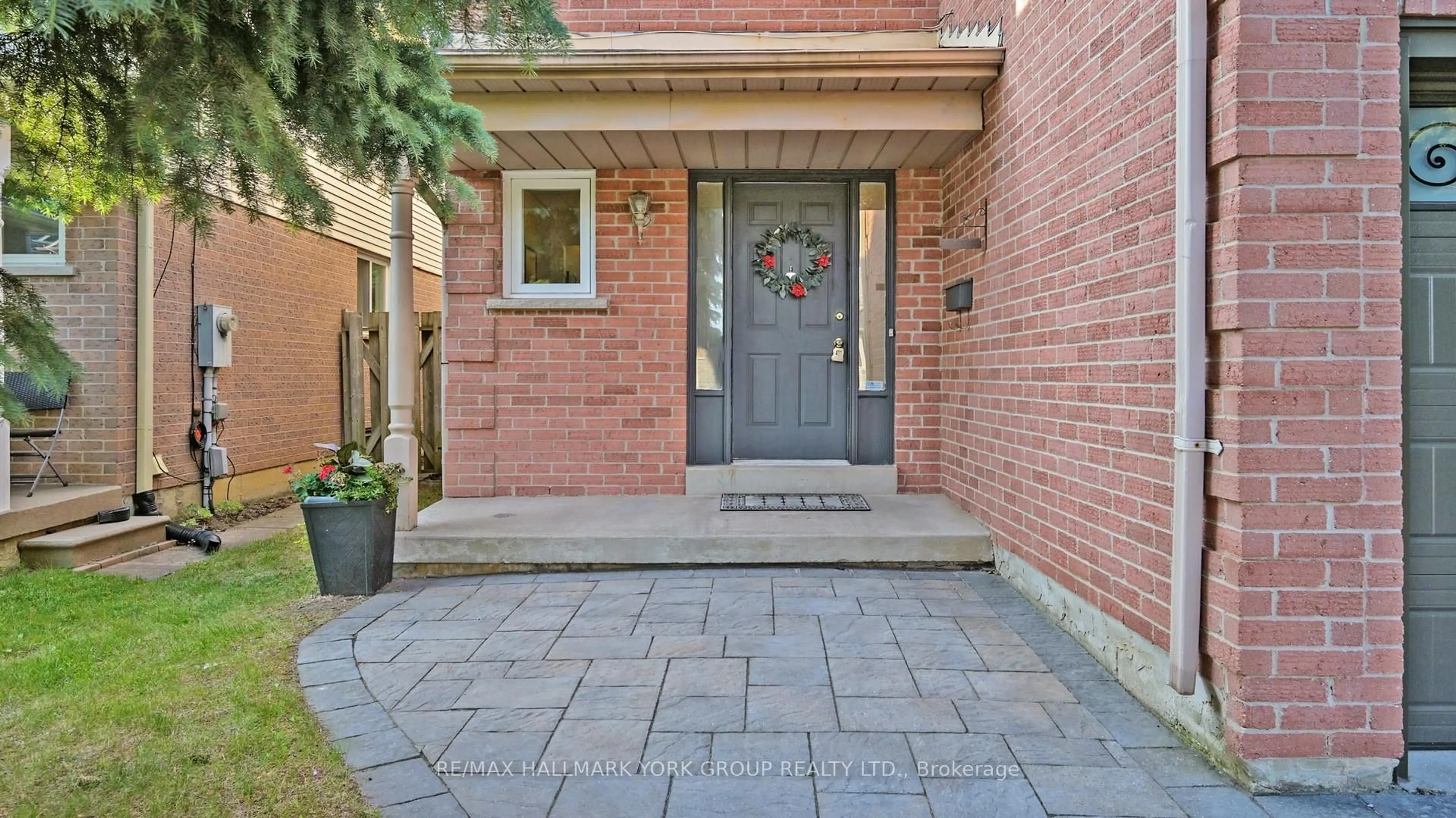 Home with brick exterior material, street for 88 Stephenson Cres, Richmond Hill Ontario L4C 5W1