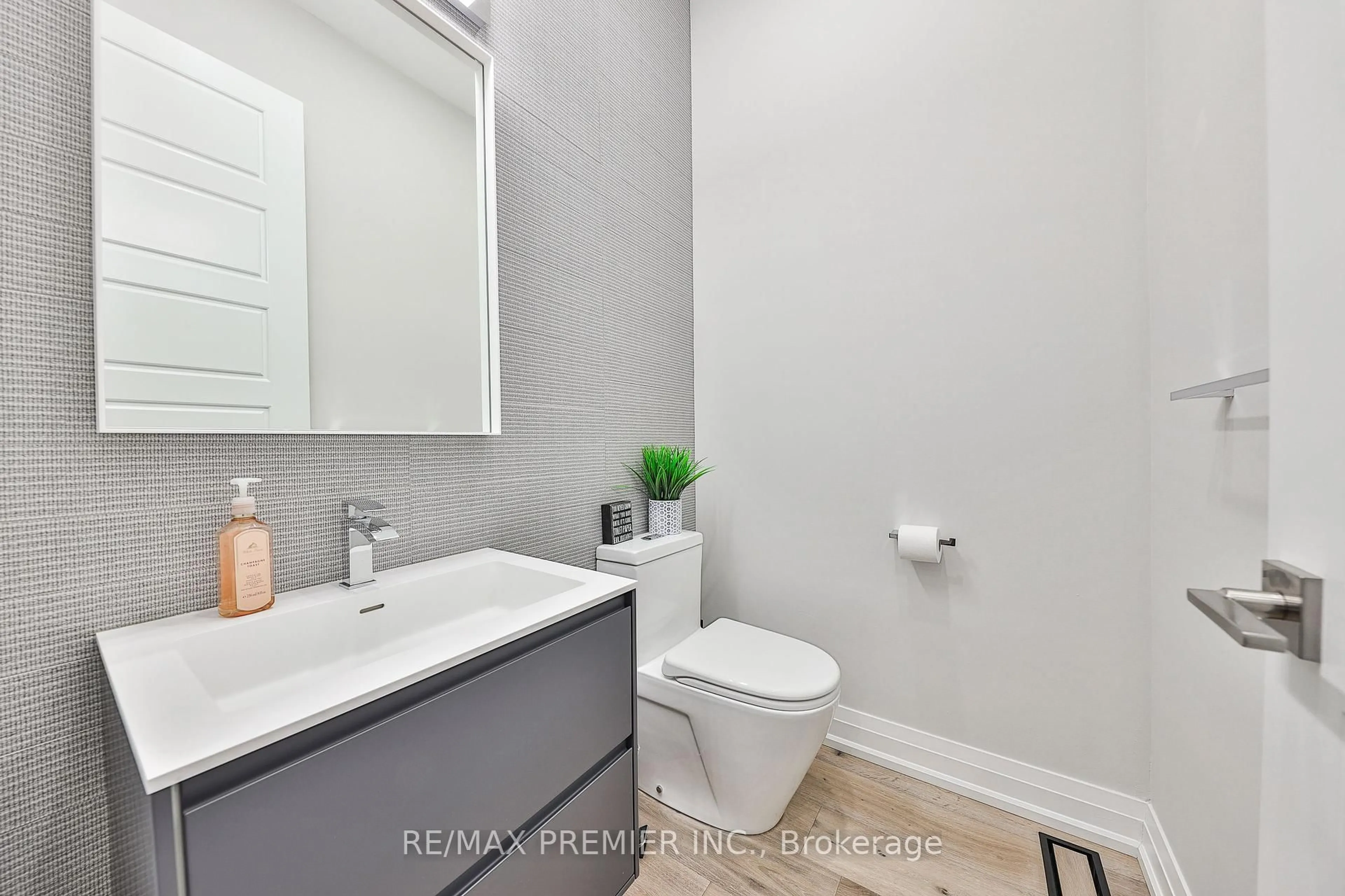 Contemporary bathroom, ceramic/tile floor for 81 Morning Sparrow Dr, Vaughan Ontario L4L 3N5