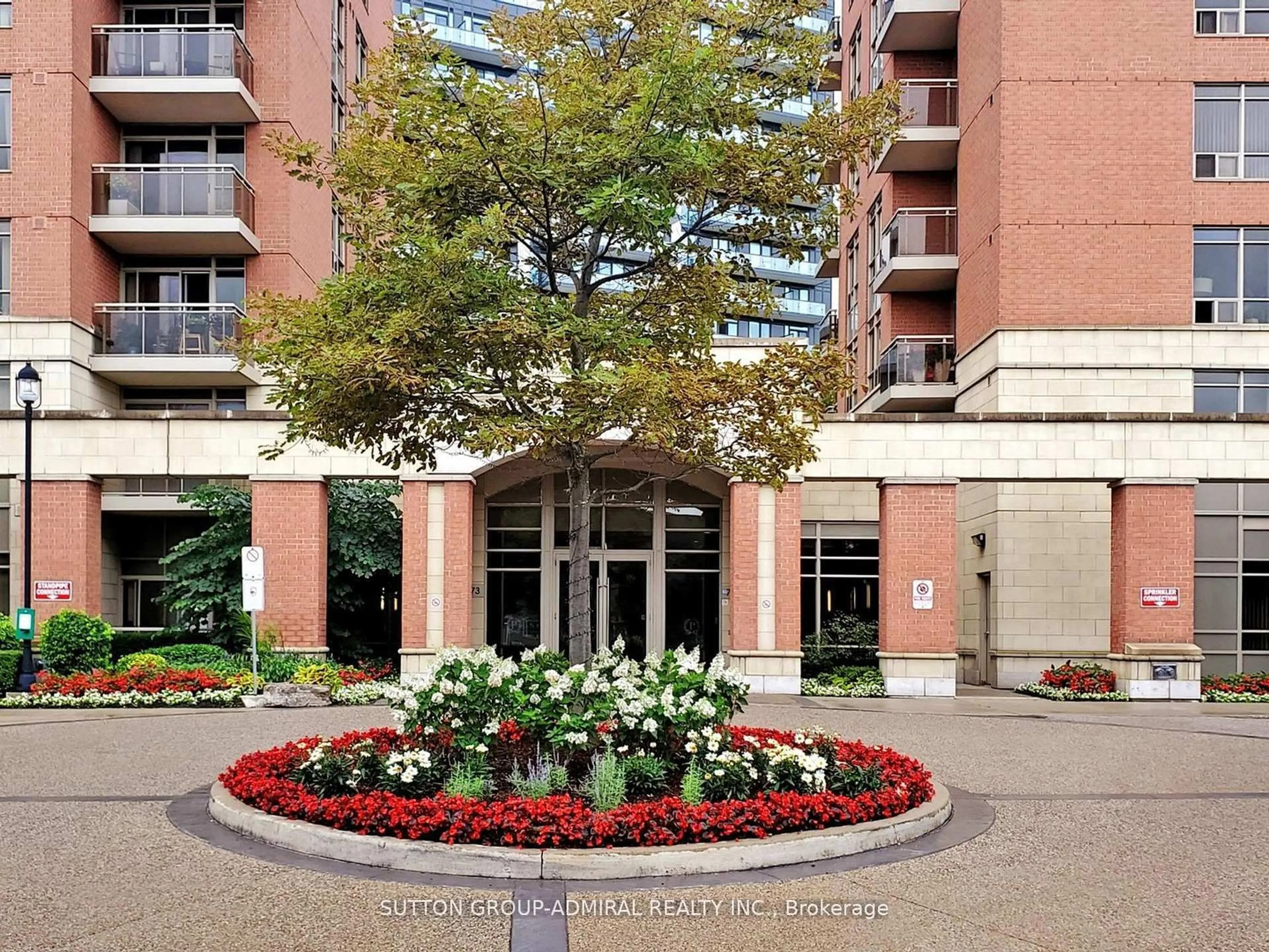 Indoor foyer for 75 King William Cres #LPH8, Richmond Hill Ontario L4B 0C1