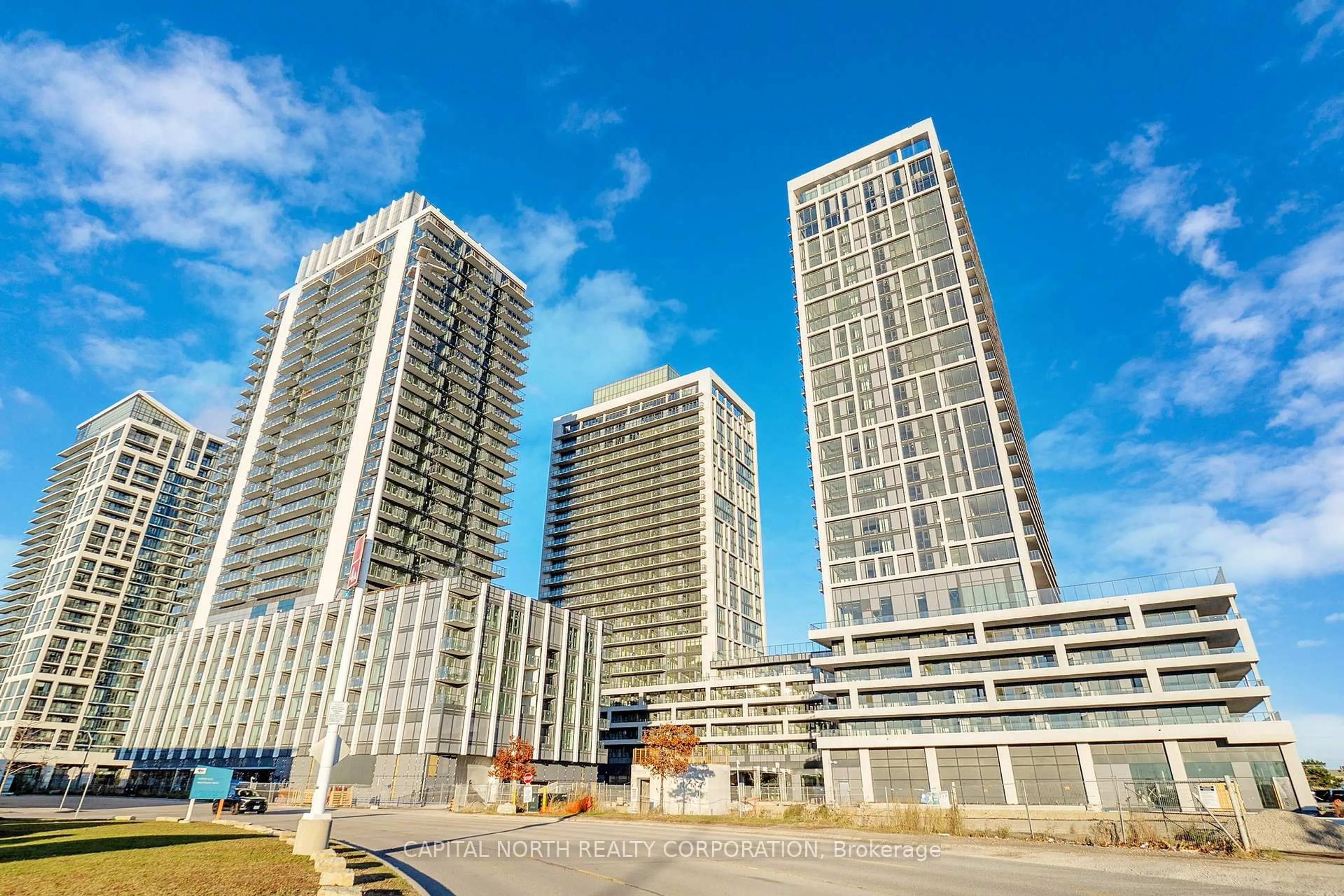 Unknown for 8960 Jane St #334, Vaughan Ontario L4K 2M9