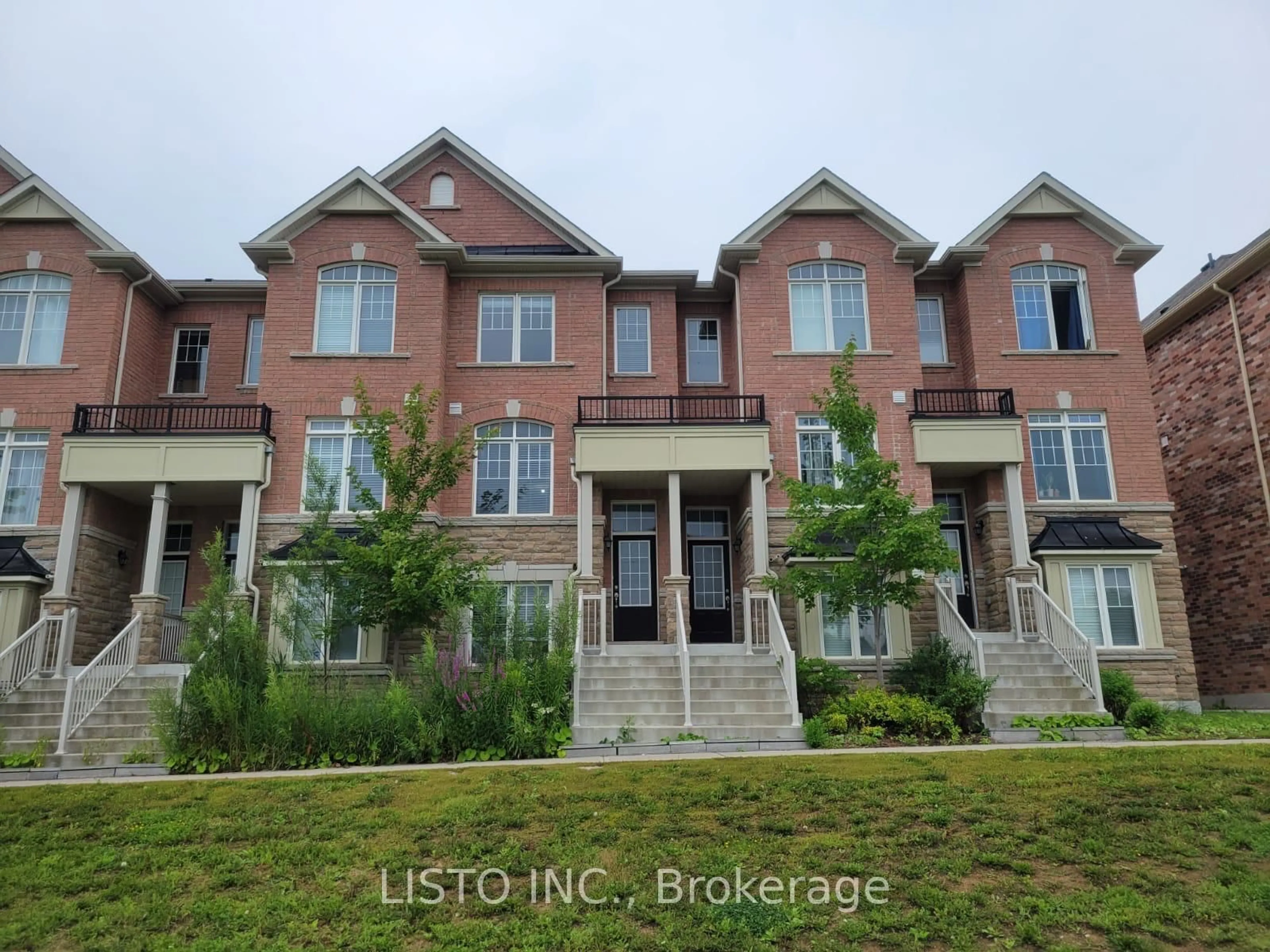 A pic from outside/outdoor area/front of a property/back of a property/a pic from drone, unknown for 21 Dundas Way, Markham Ontario L6E 0R7