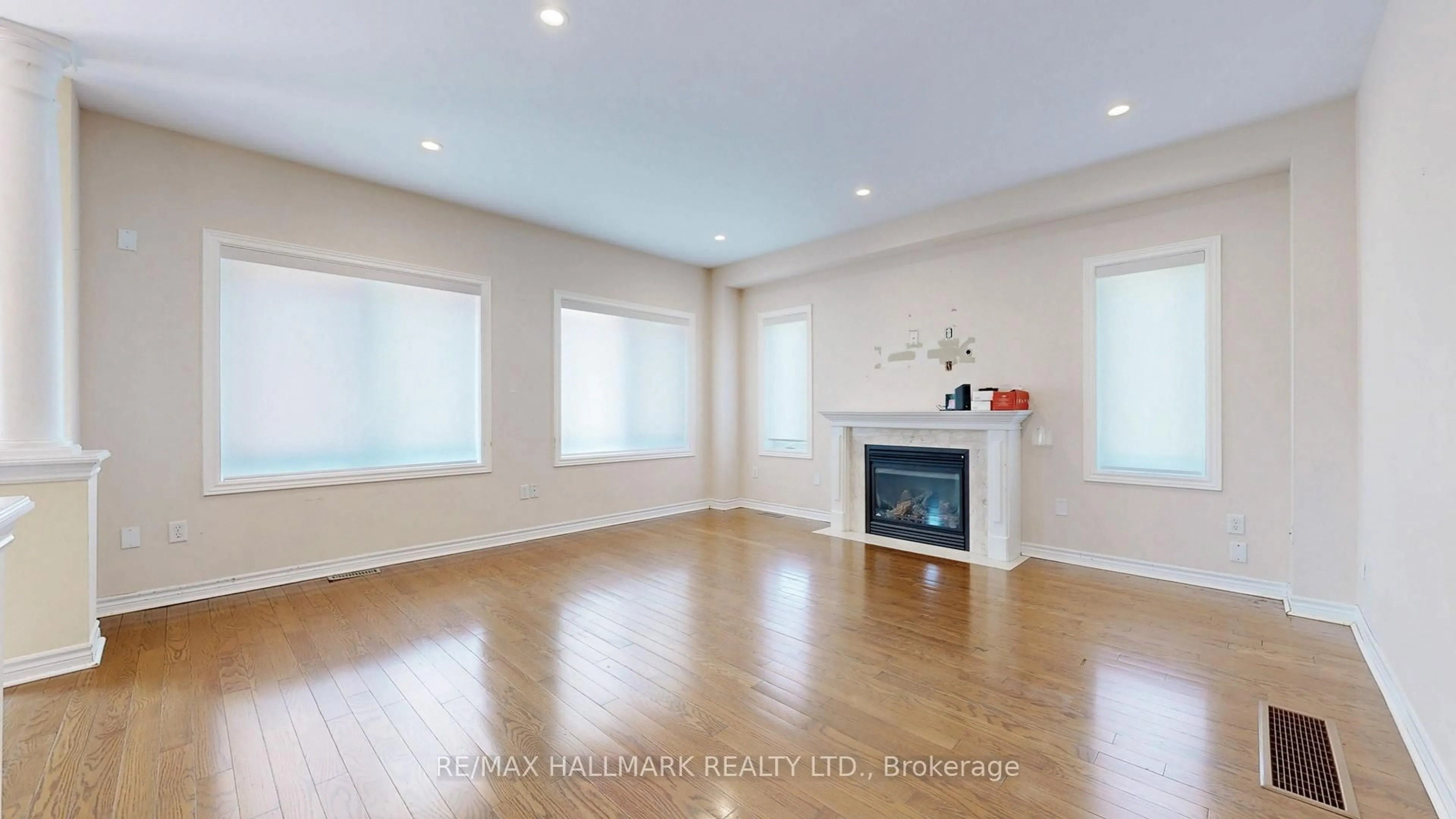 A pic of a room for 1996 Prince Crt, Innisfil Ontario L9S 0E7