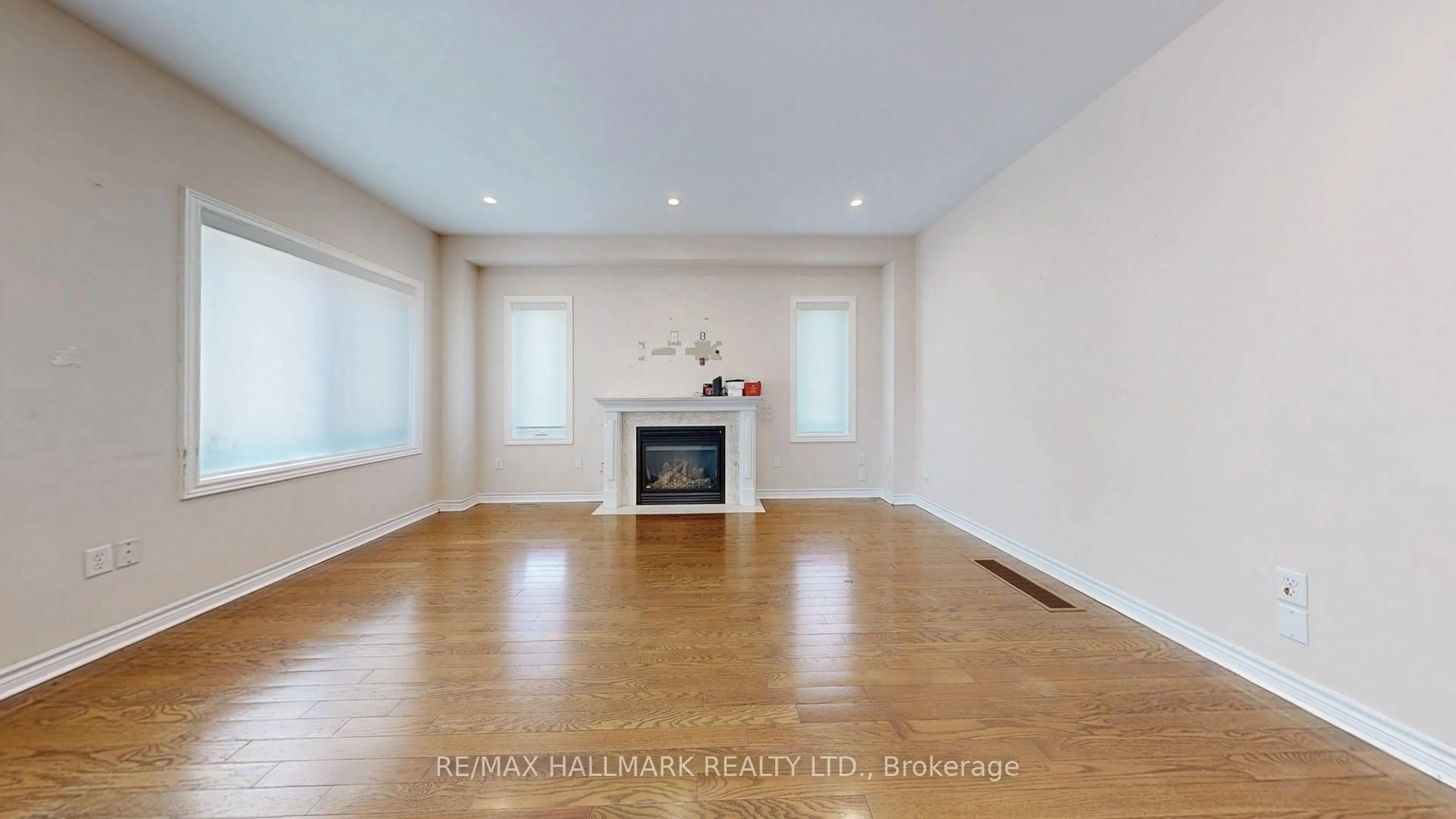 A pic of a room for 1996 Prince Crt, Innisfil Ontario L9S 0E7
