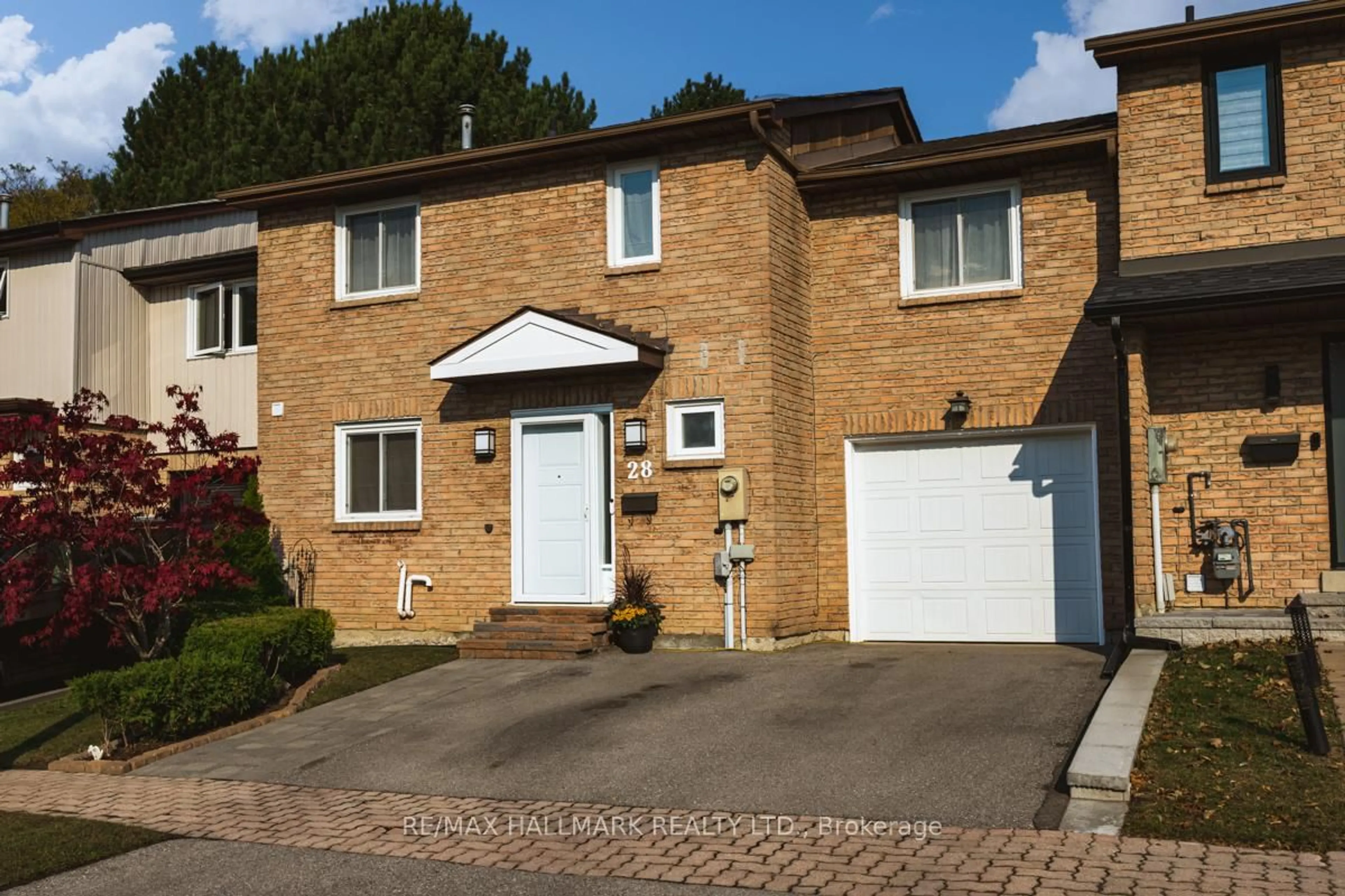 Home with brick exterior material, street for 28 Michael Dr, Richmond Hill Ontario L4C 5W7
