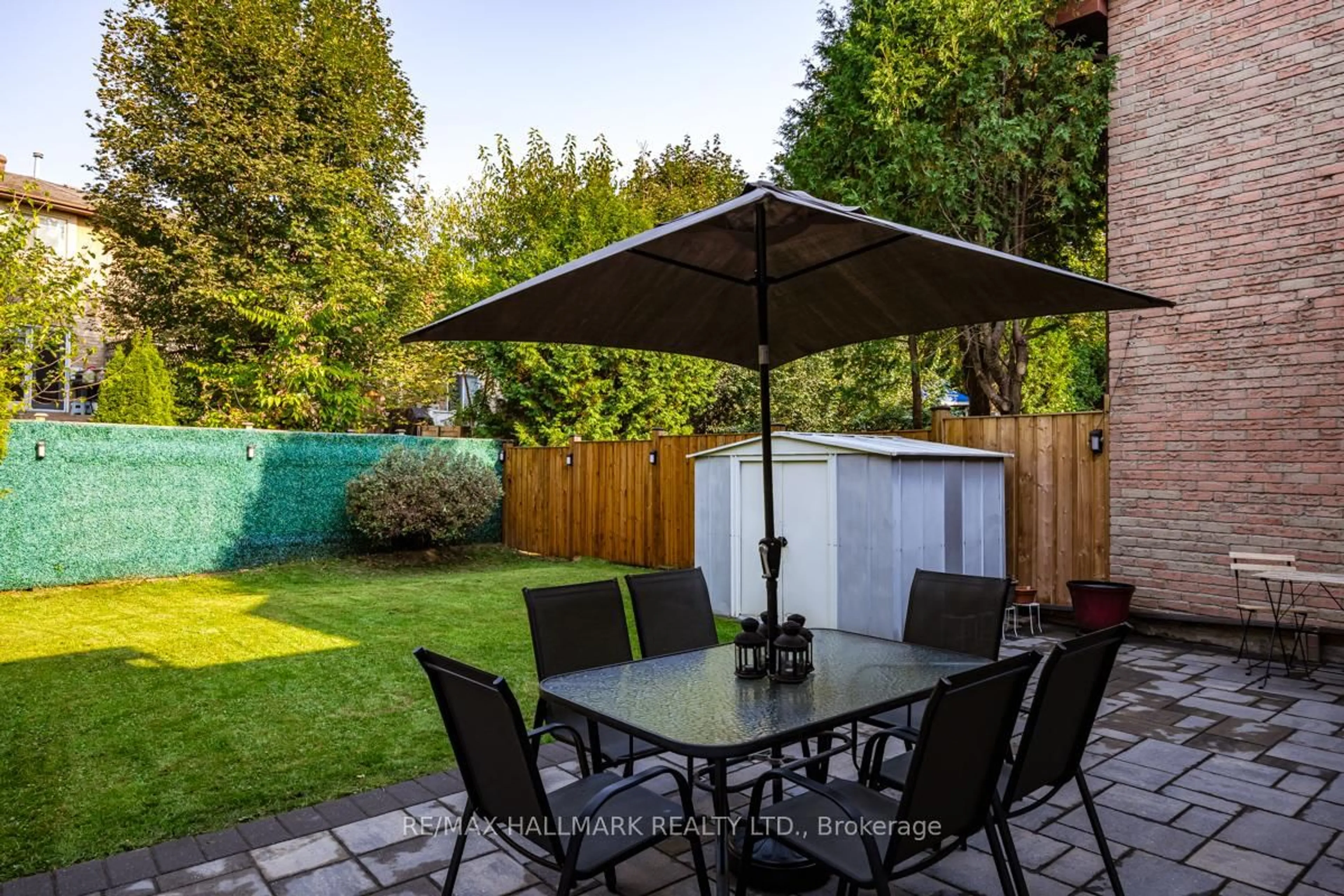 Patio, street for 28 Michael Dr, Richmond Hill Ontario L4C 5W7