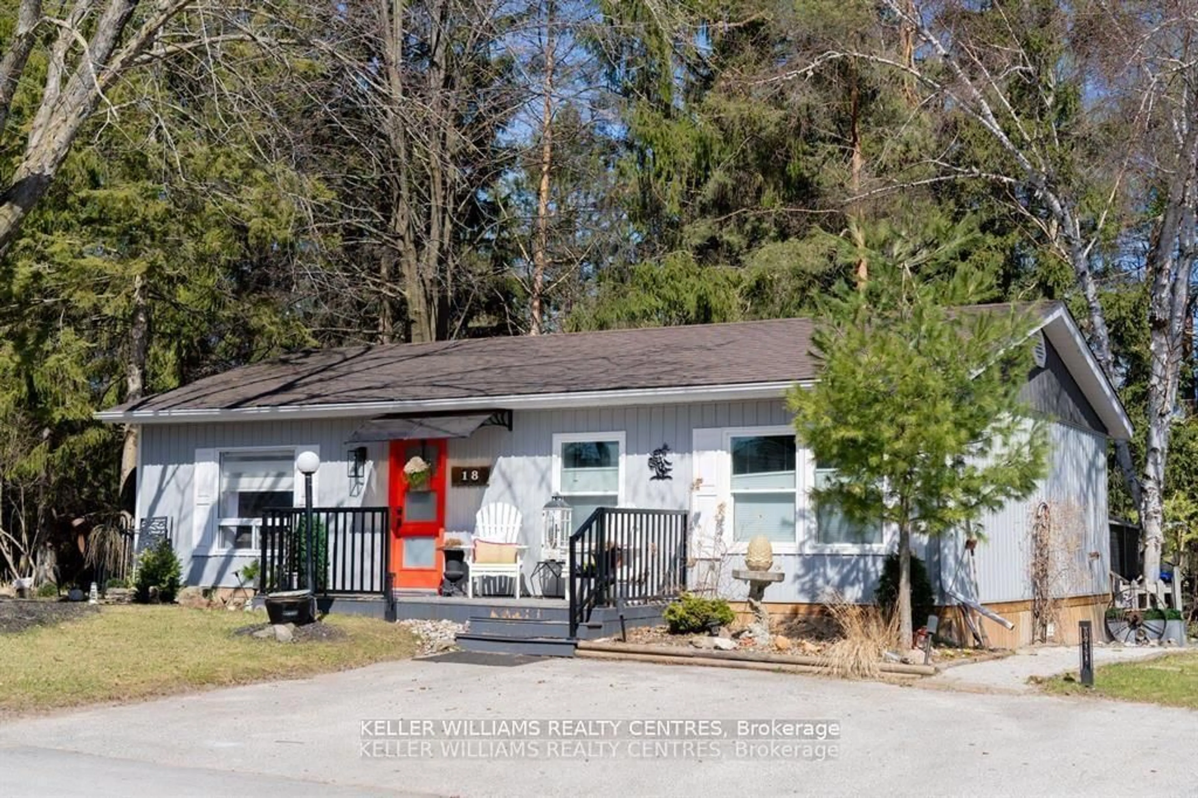 Home with vinyl exterior material, unknown for 18 Cherrywood Lane, Innisfil Ontario L9S 1M6