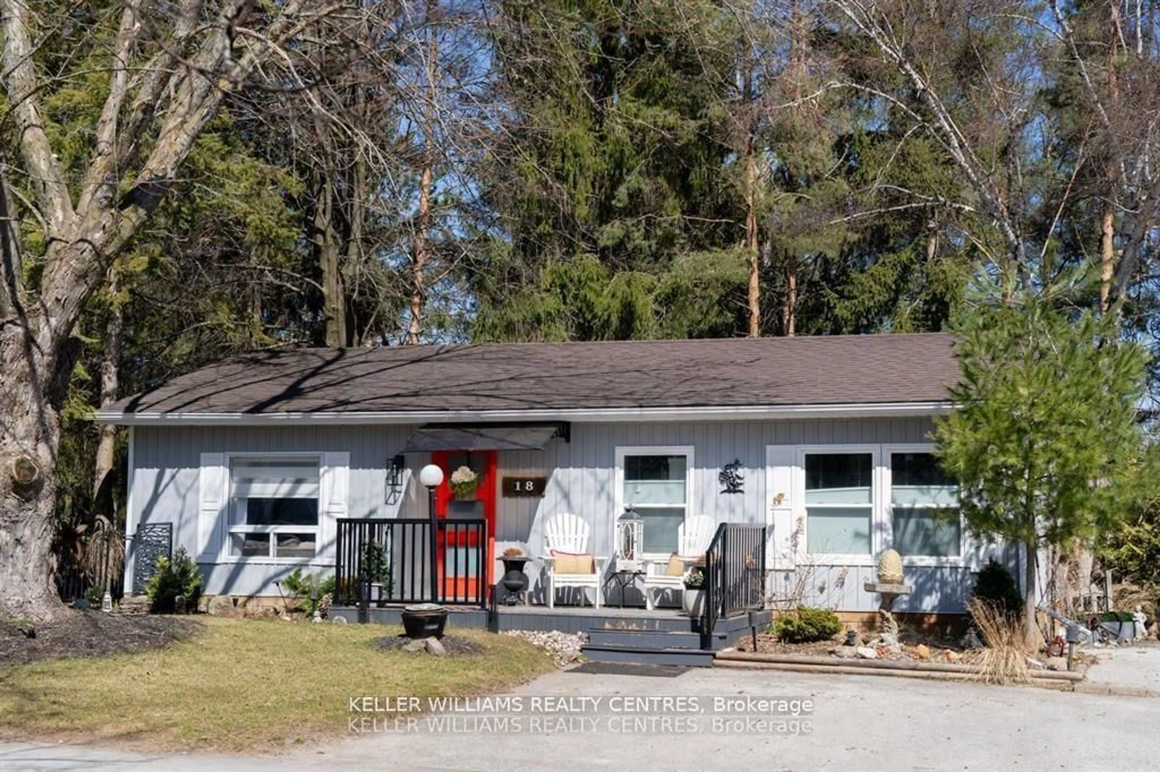 Home with vinyl exterior material, unknown for 18 Cherrywood Lane, Innisfil Ontario L9S 1M6