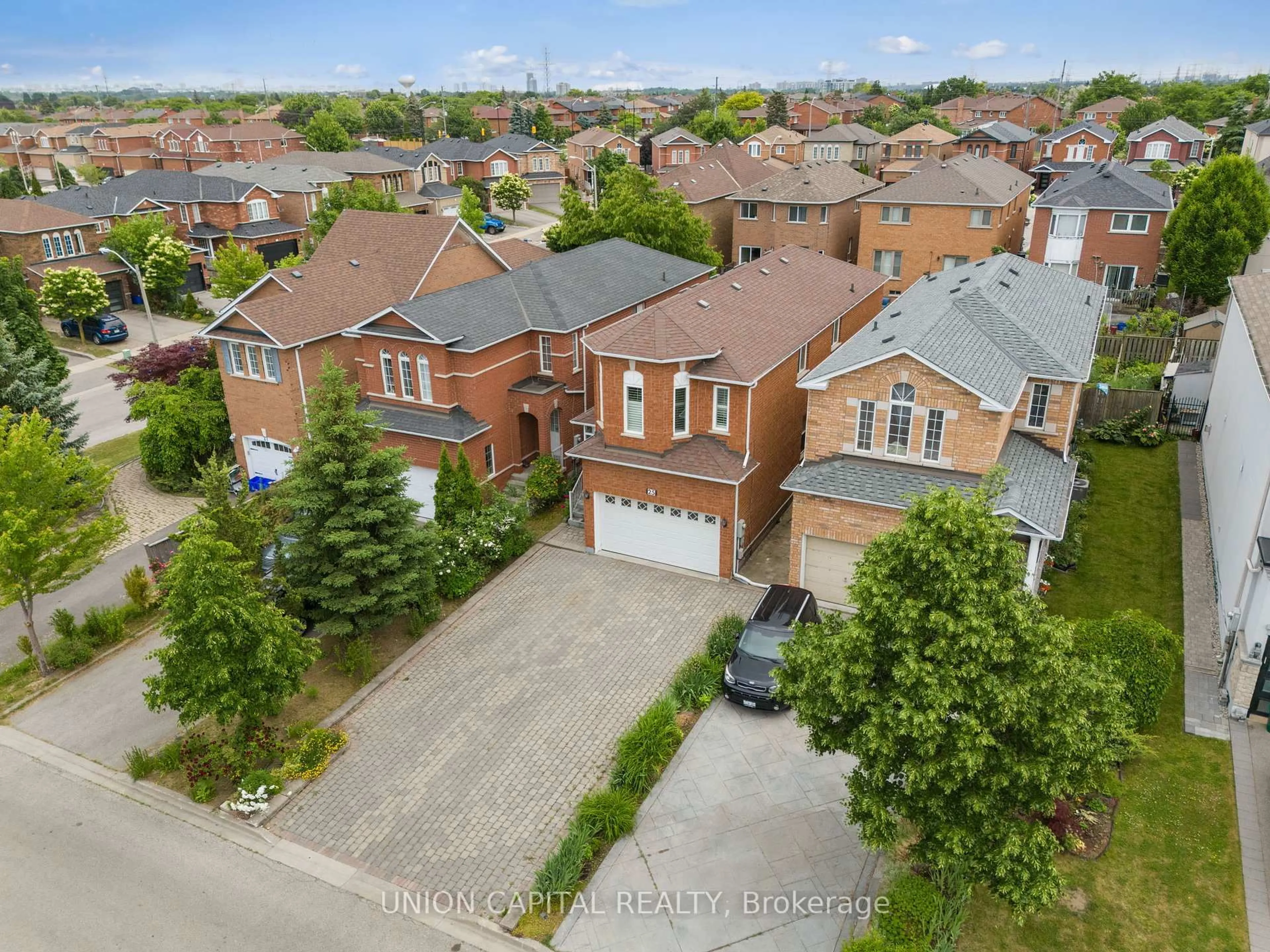 A pic from outside/outdoor area/front of a property/back of a property/a pic from drone, street for 25 Milano Ave, Vaughan Ontario L4H 2E1