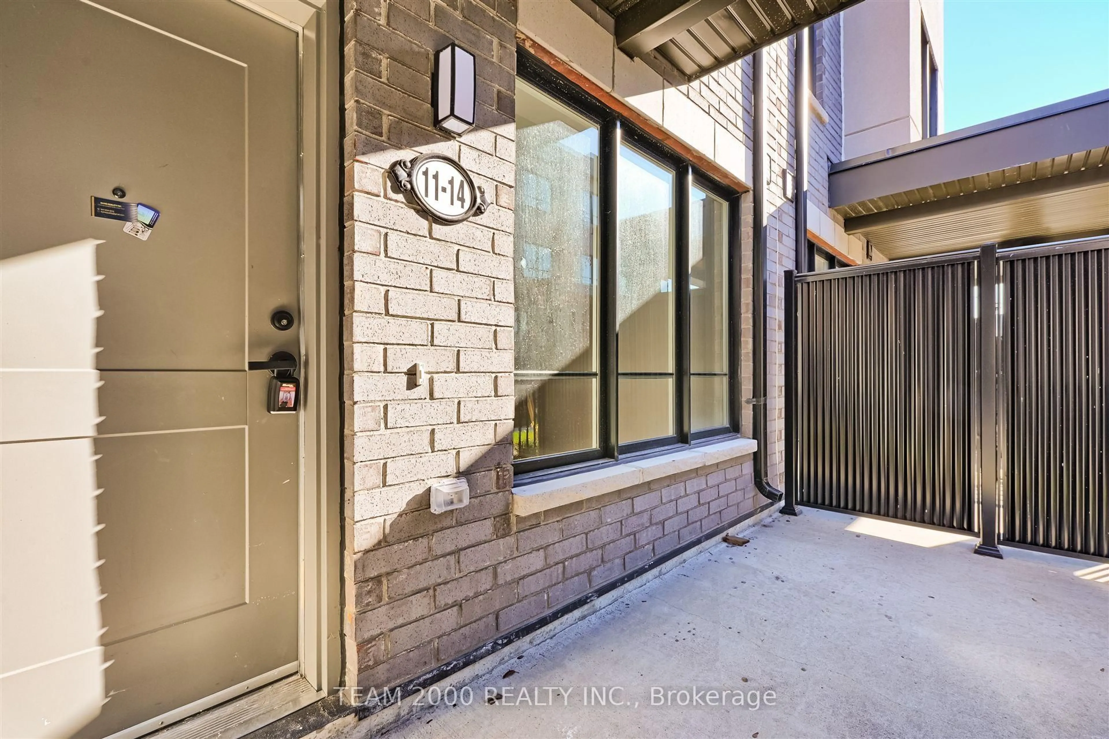 Indoor entryway for 11 Baynes Way #14, Bradford West Gwillimbury Ontario L3Z 4M5