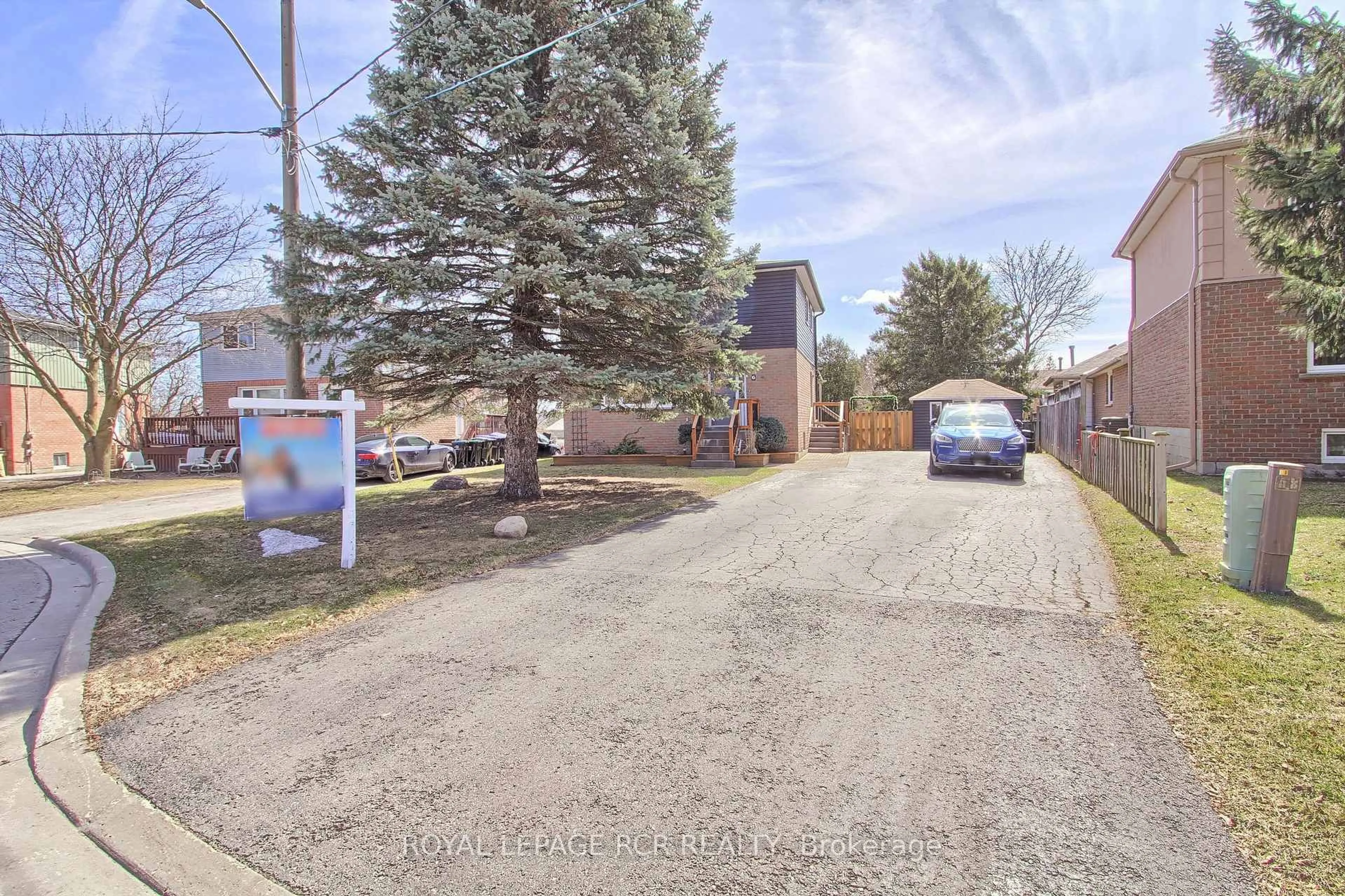 A pic from outside/outdoor area/front of a property/back of a property/a pic from drone, street for 6 Buce Ave, Bradford West Gwillimbury Ontario L3Z 2C4