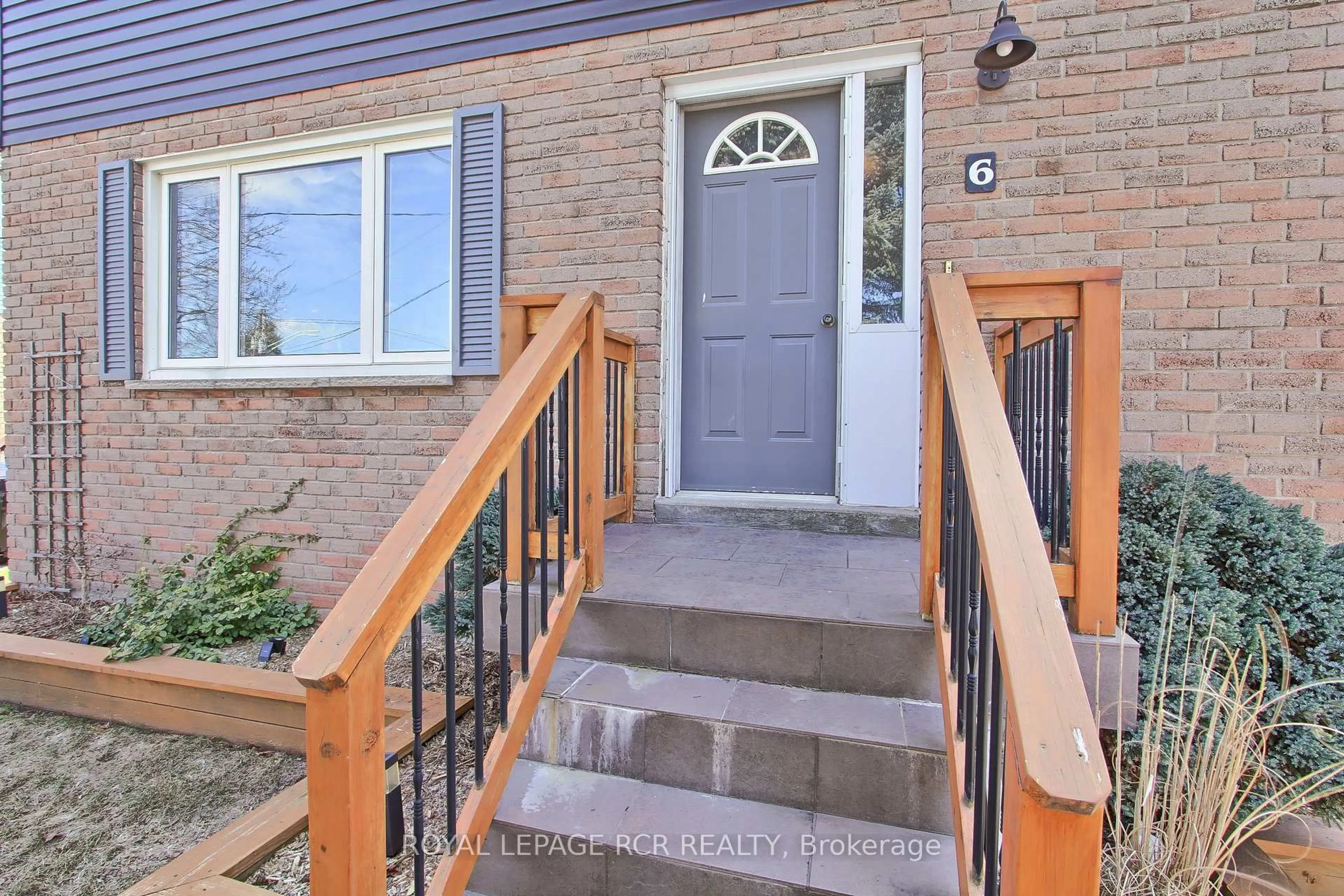 Indoor entryway for 6 Buce Ave, Bradford West Gwillimbury Ontario L3Z 2C4