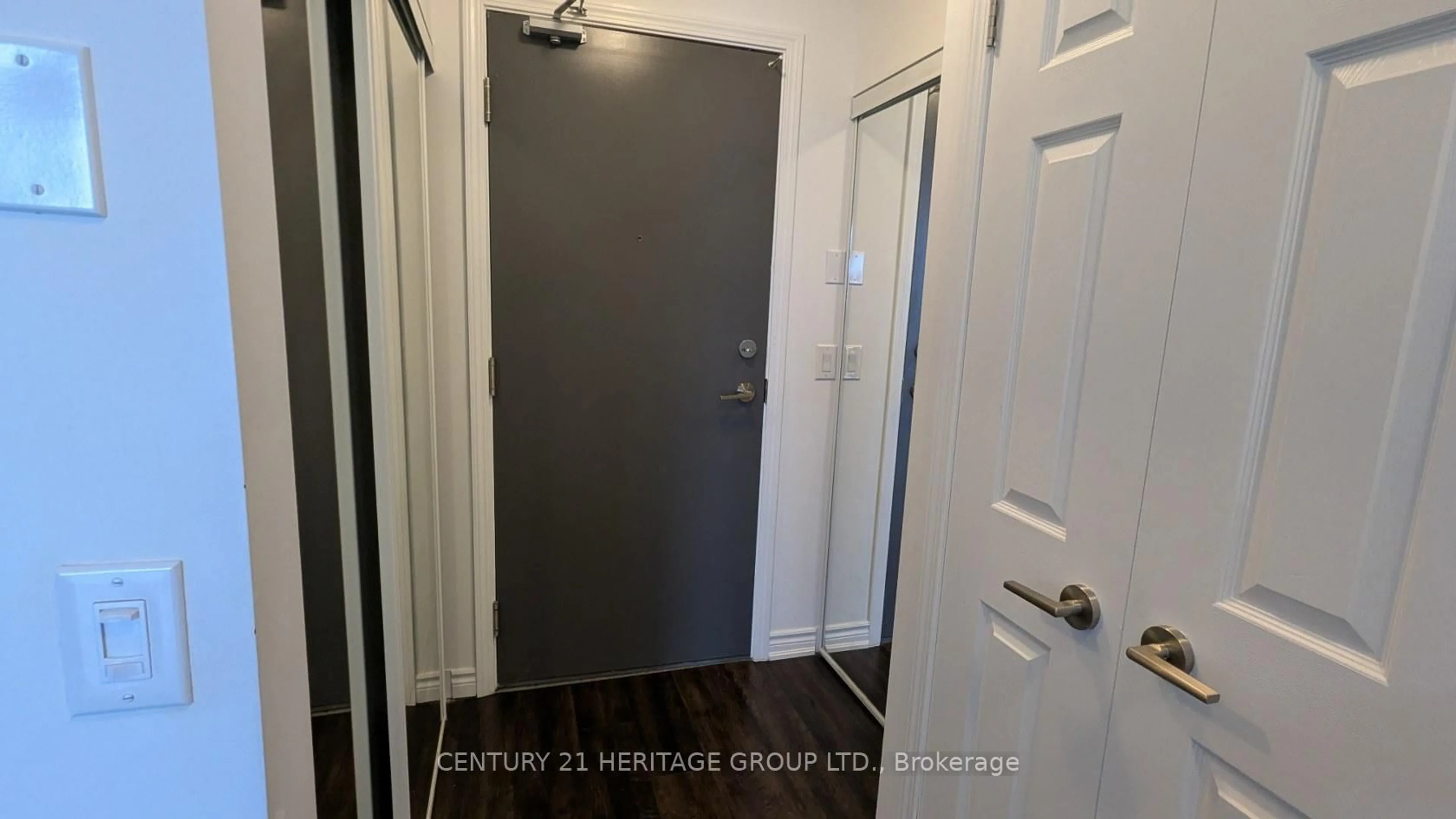 Indoor entryway for 11611 Yonge St #701, Richmond Hill Ontario L4E 1G2
