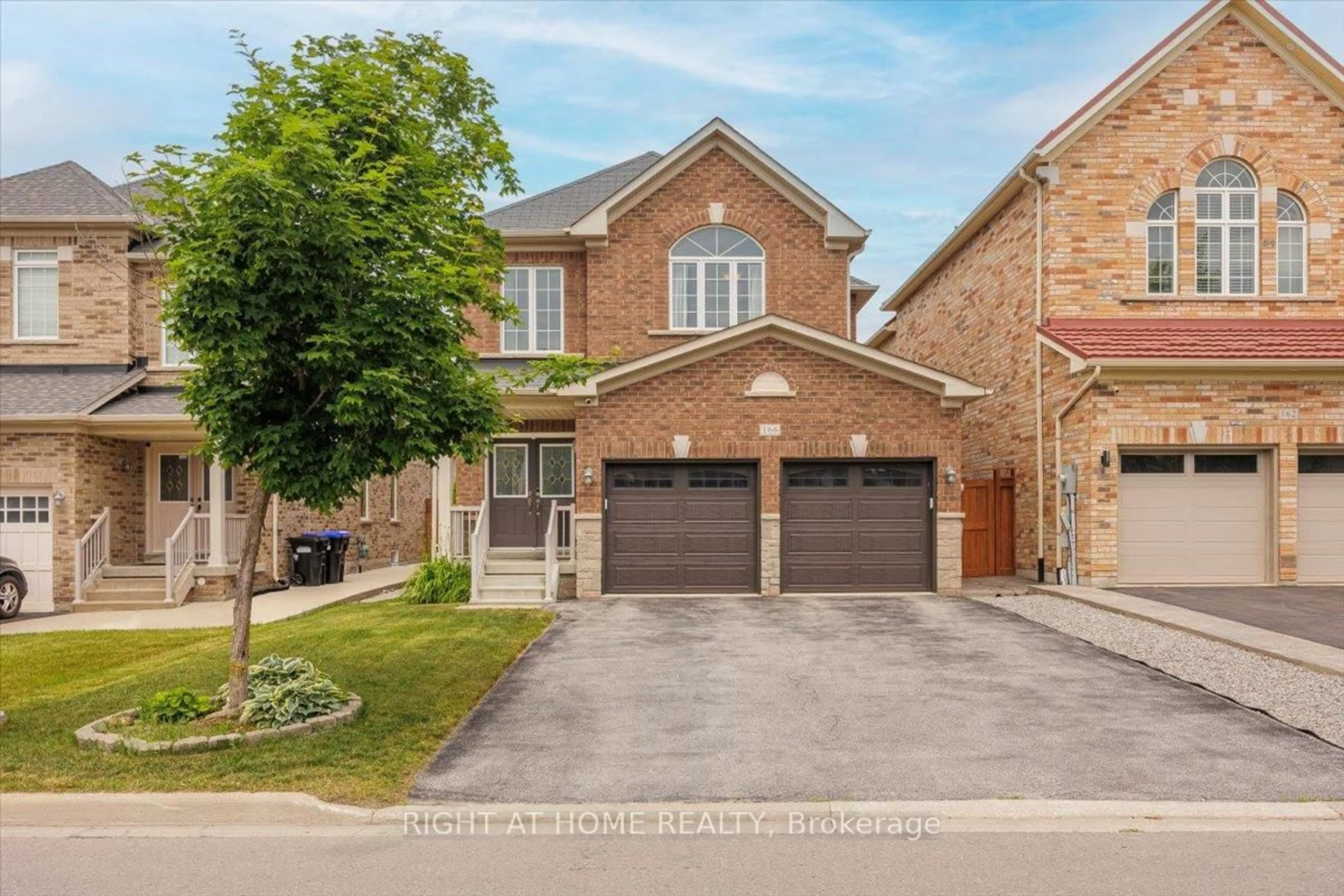 Home with brick exterior material, street for 166 Gardiner Dr, Bradford West Gwillimbury Ontario L3Z 0J5