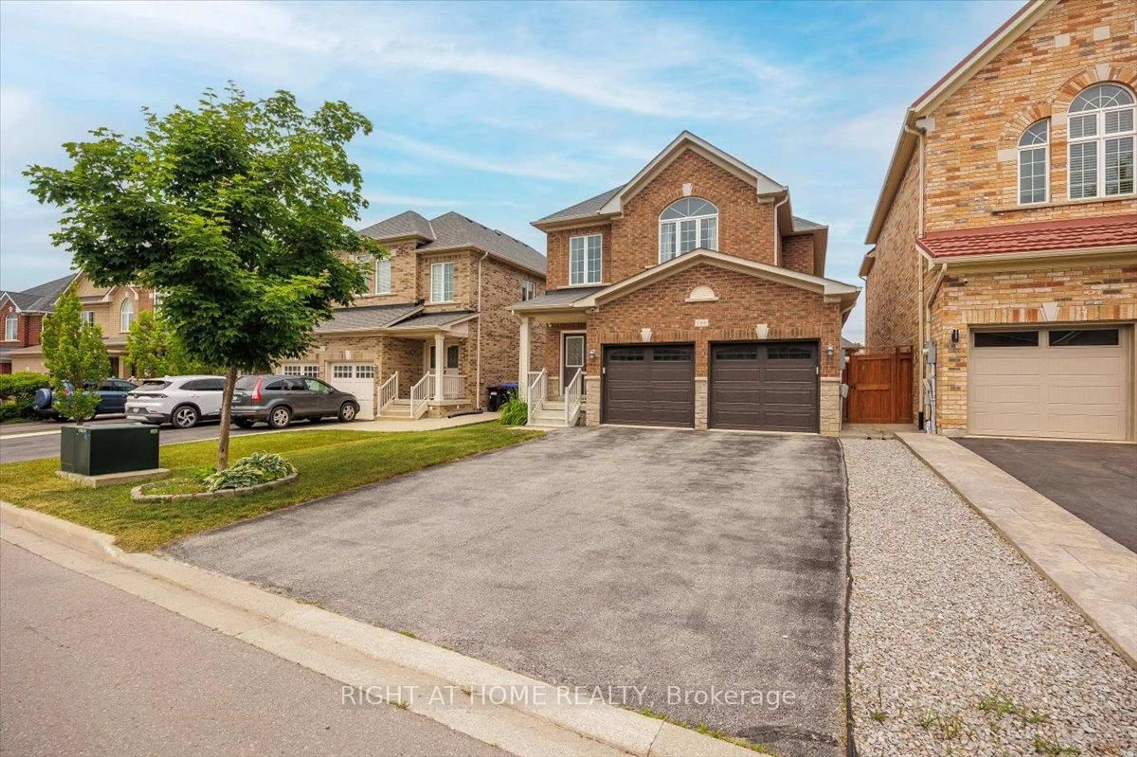 Home with brick exterior material, street for 166 Gardiner Dr, Bradford West Gwillimbury Ontario L3Z 0J5