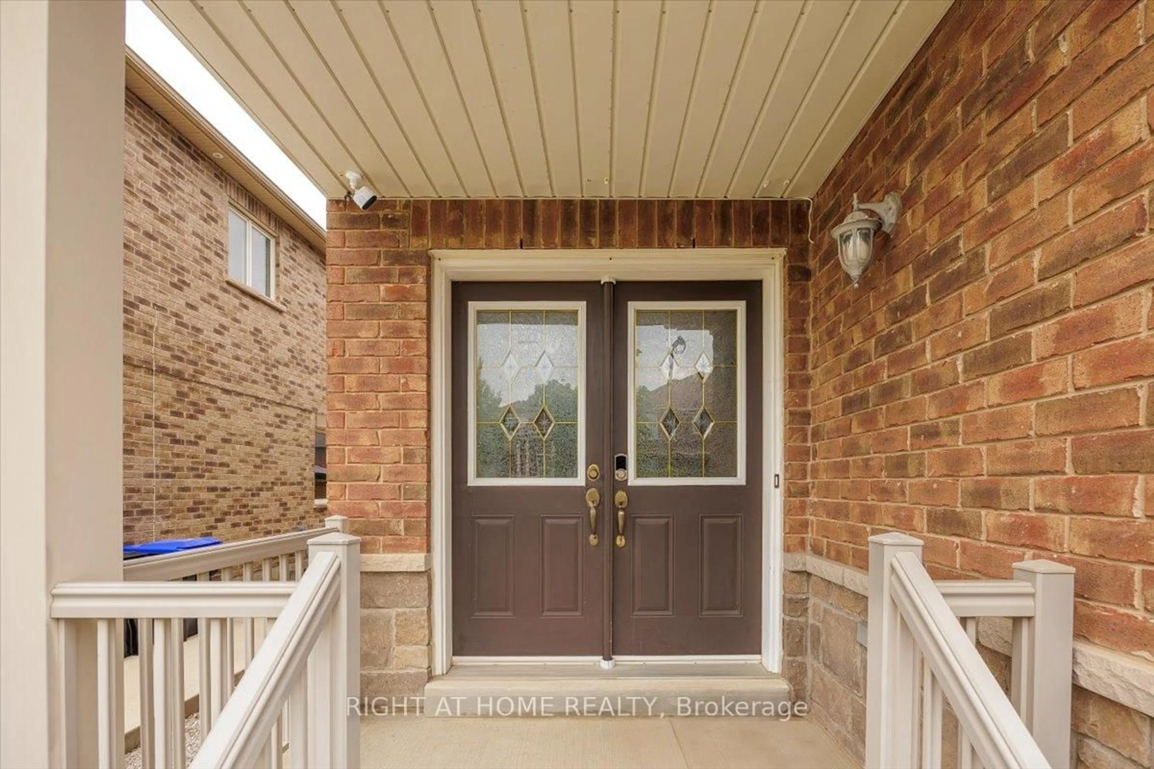 Home with brick exterior material, street for 166 Gardiner Dr, Bradford West Gwillimbury Ontario L3Z 0J5
